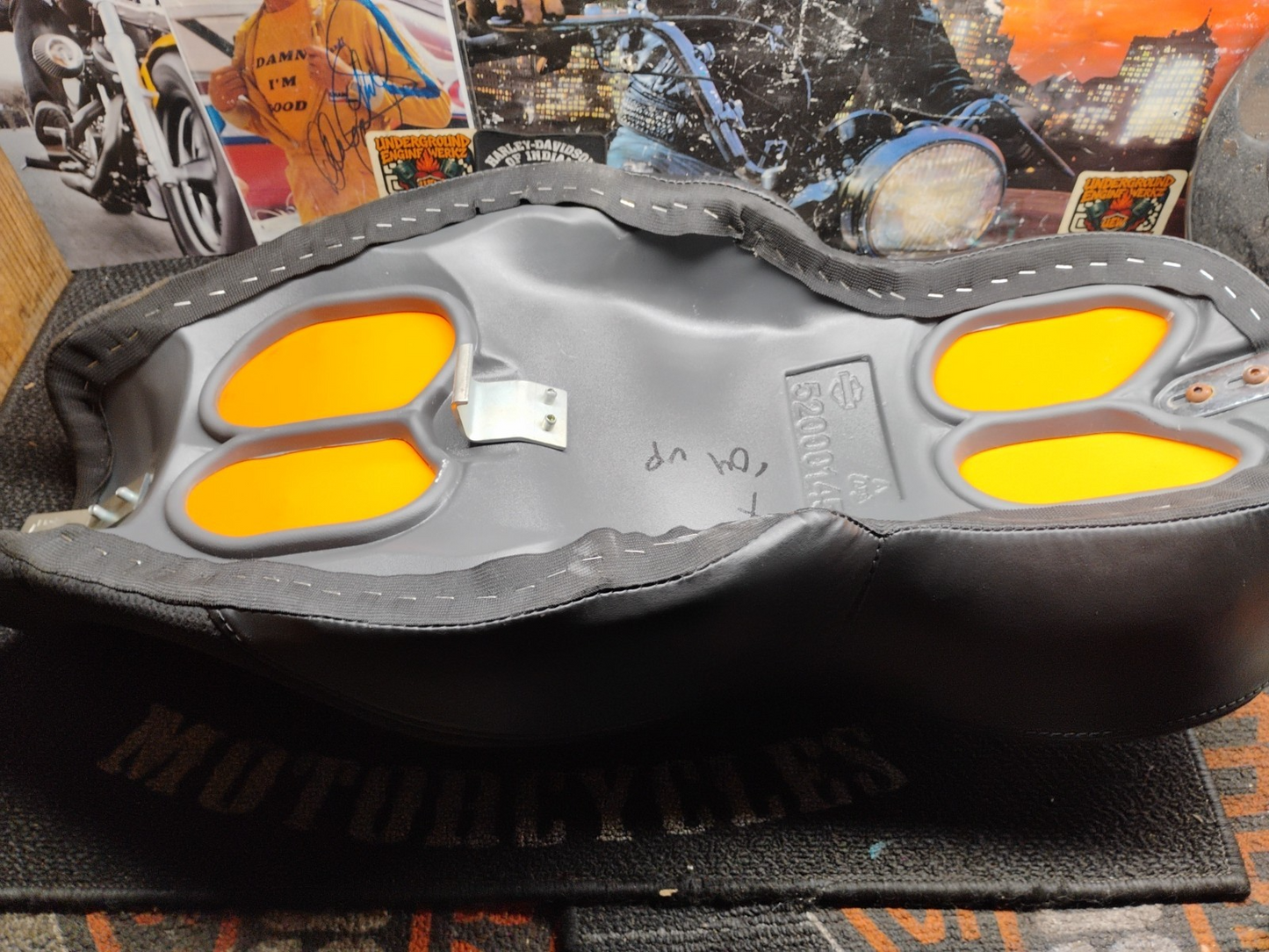 OEM Harley-Davidson Road Zeppelin Air Seat Dyna 2006-Up 52000147