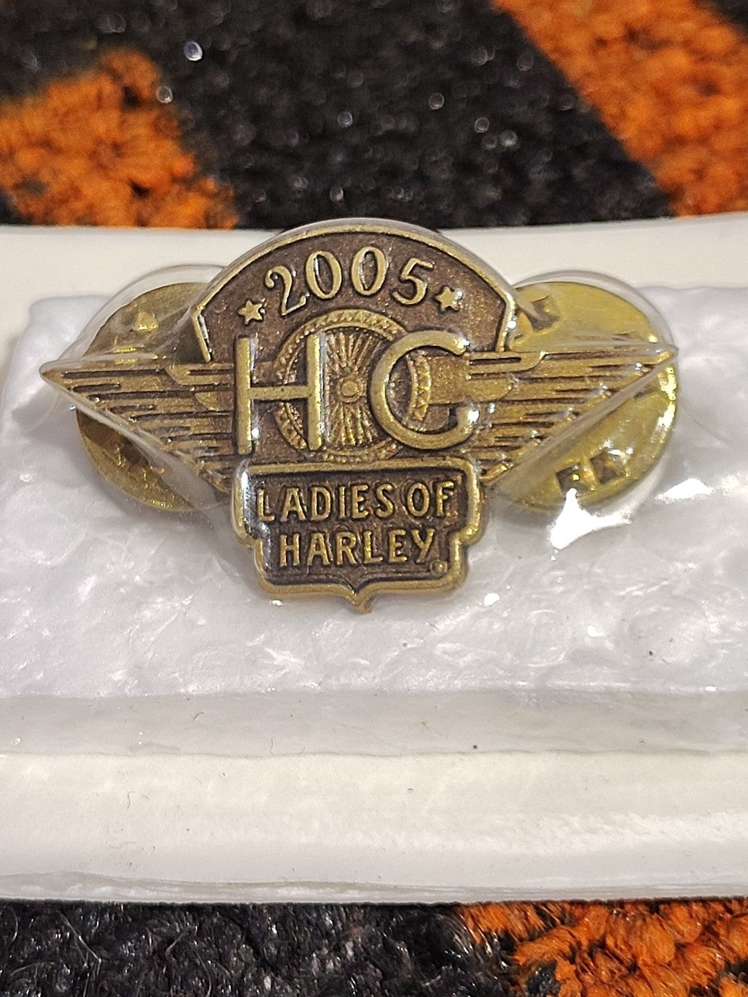 Rare 2005 Ladies Of Harley Davidson Vin Motorcycles HOG Jacket Hat Lapel Pin Nos