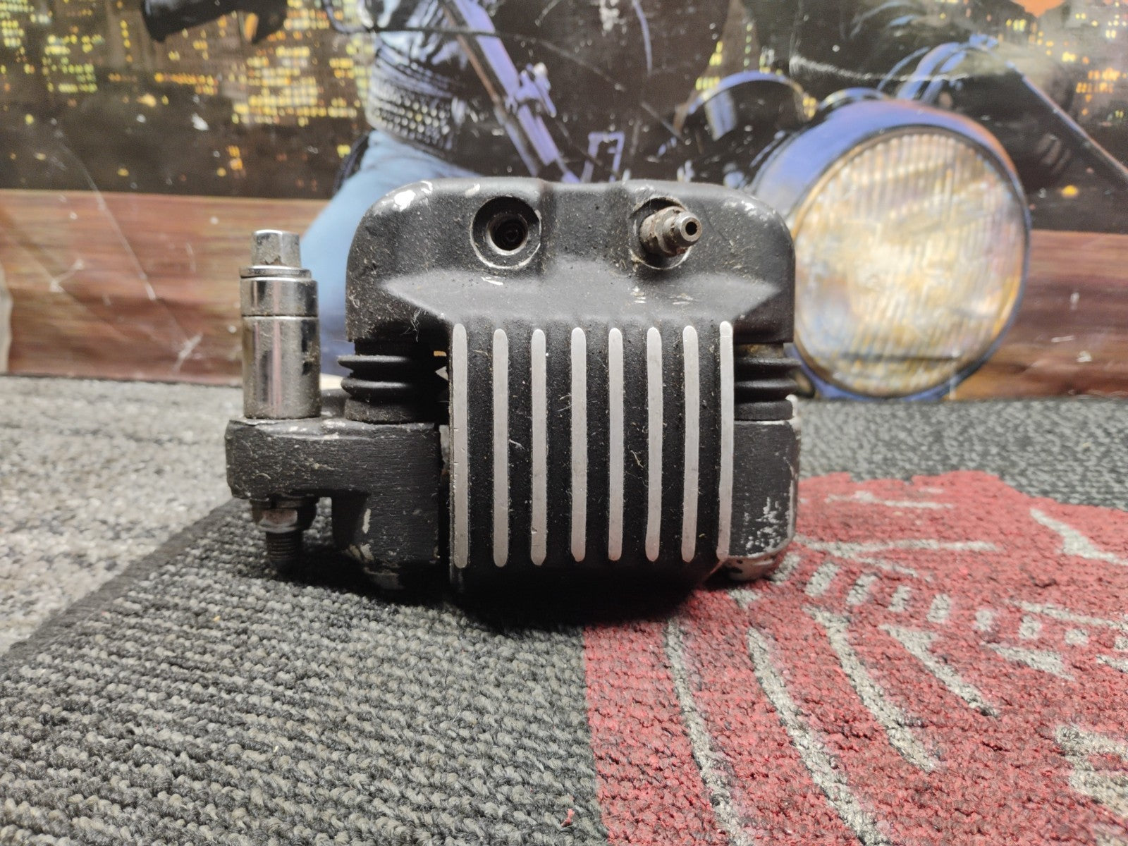 82 HARLEY DAVIDSON SPORTSTER XL1000 REAR GIRLING BRAKE CALIPER W/ MOUNT 34325002