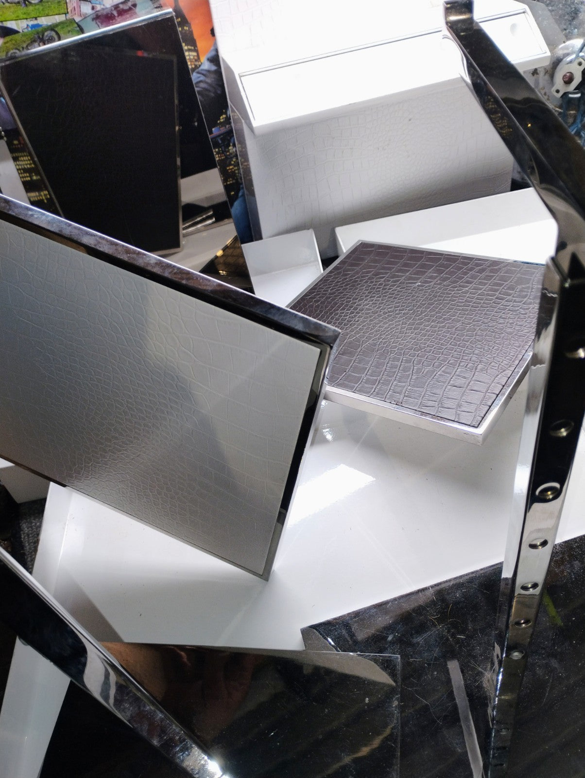  Luxury Watch,Jewelry,Perfume Michael Kors Chippenhook Fixture Store Display