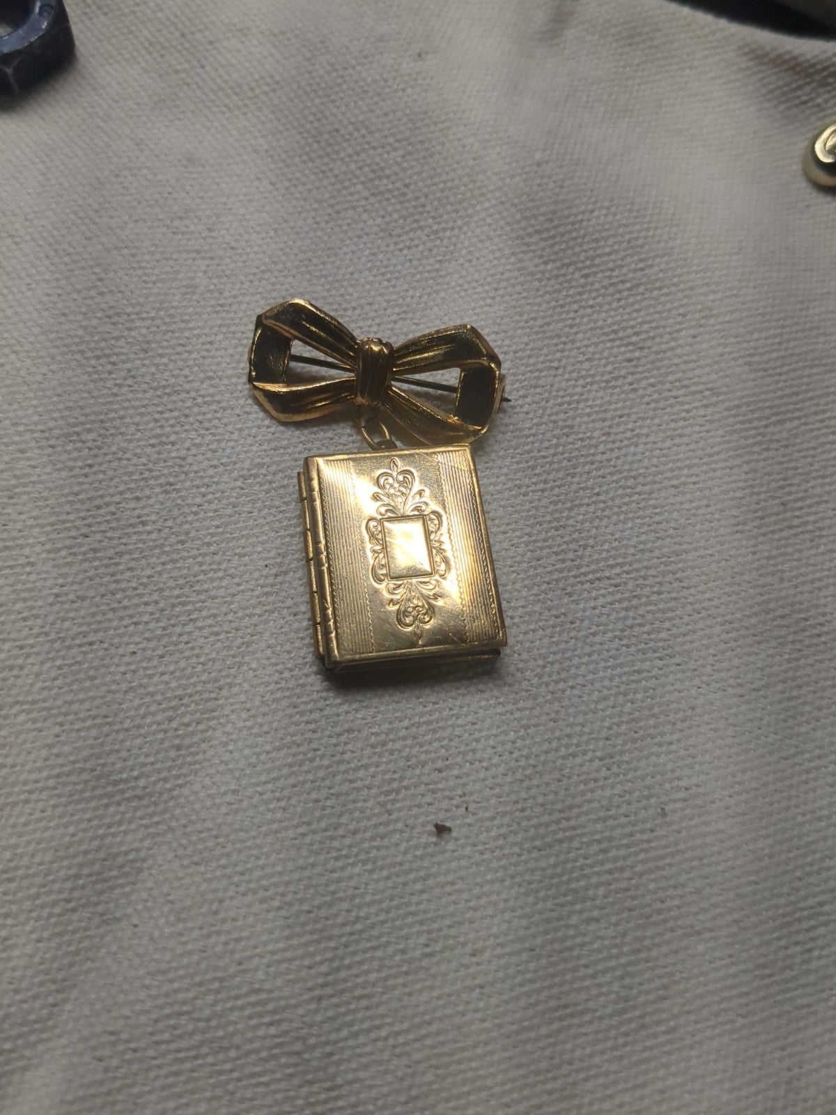 Vintage Sweetheart Photo Picture Locket Dangle Bow Brooch Pin 1.75'' Mourning