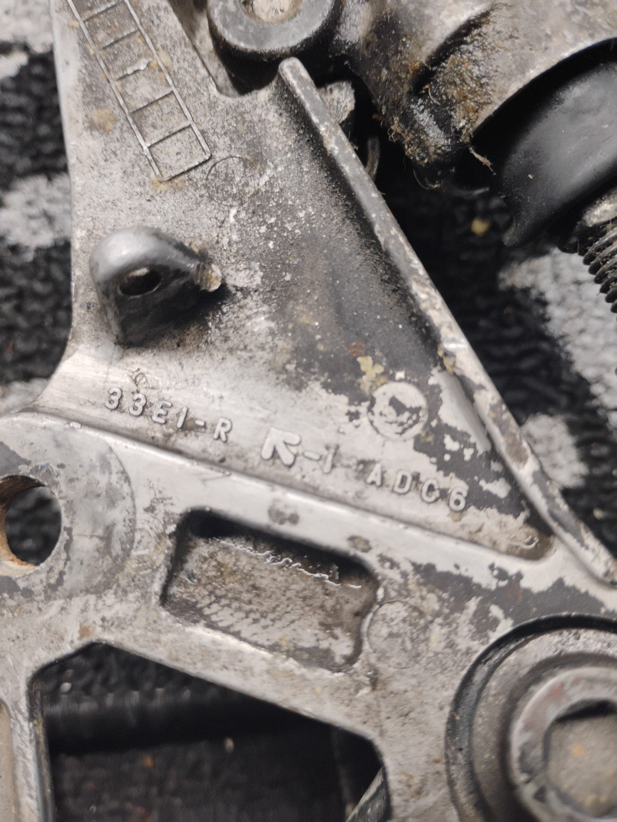 97-99 1999 SUZUKI GSXR 600 SRAD RIGHT REARSET  PEG BRACKET +Master Cylinder 