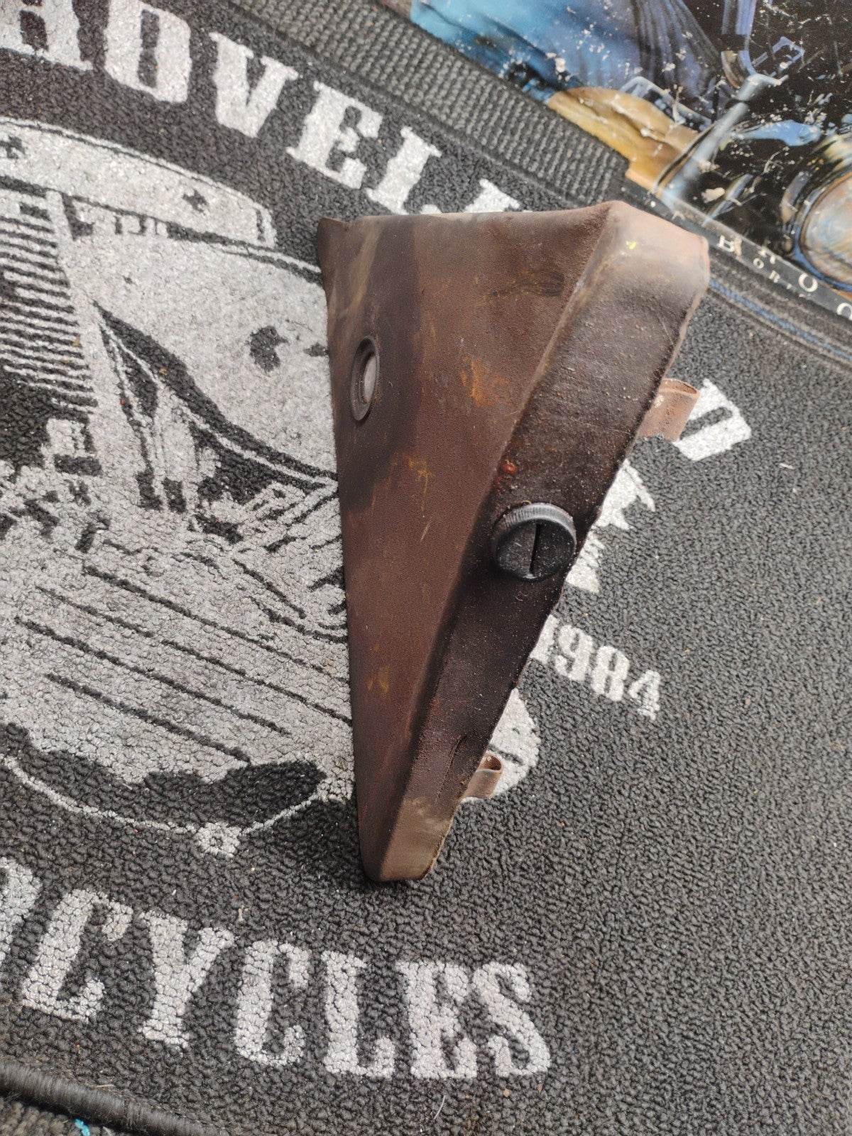 Vintage 1970s Indian ME100 Oil Tank Triangle Steel w/ Sight Glass Chopper OEM