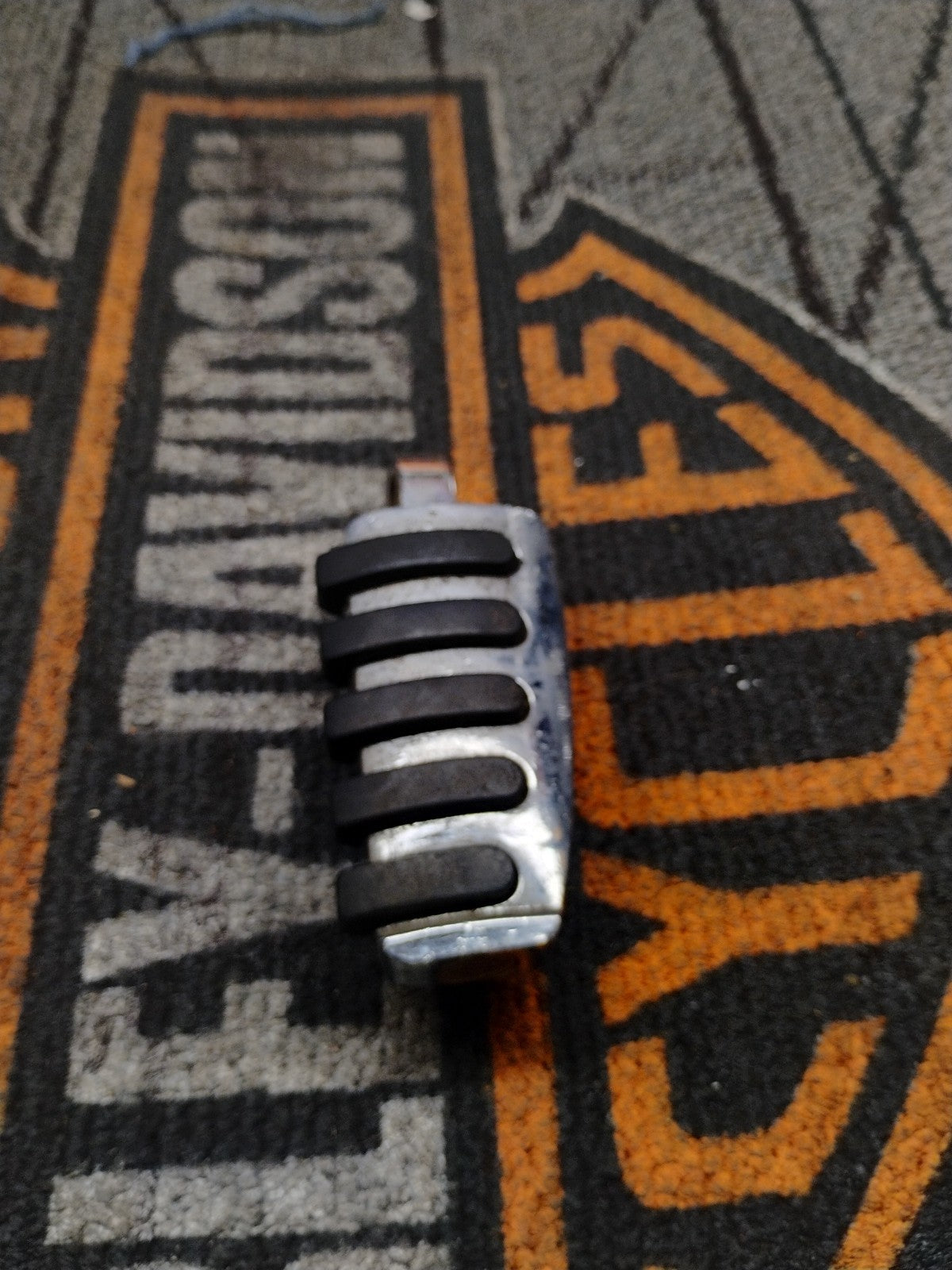 Harley-Davidson OEM XL Dyna Softail V-Rod Airfoil RIGHT Foot Peg SMALL 50134-95