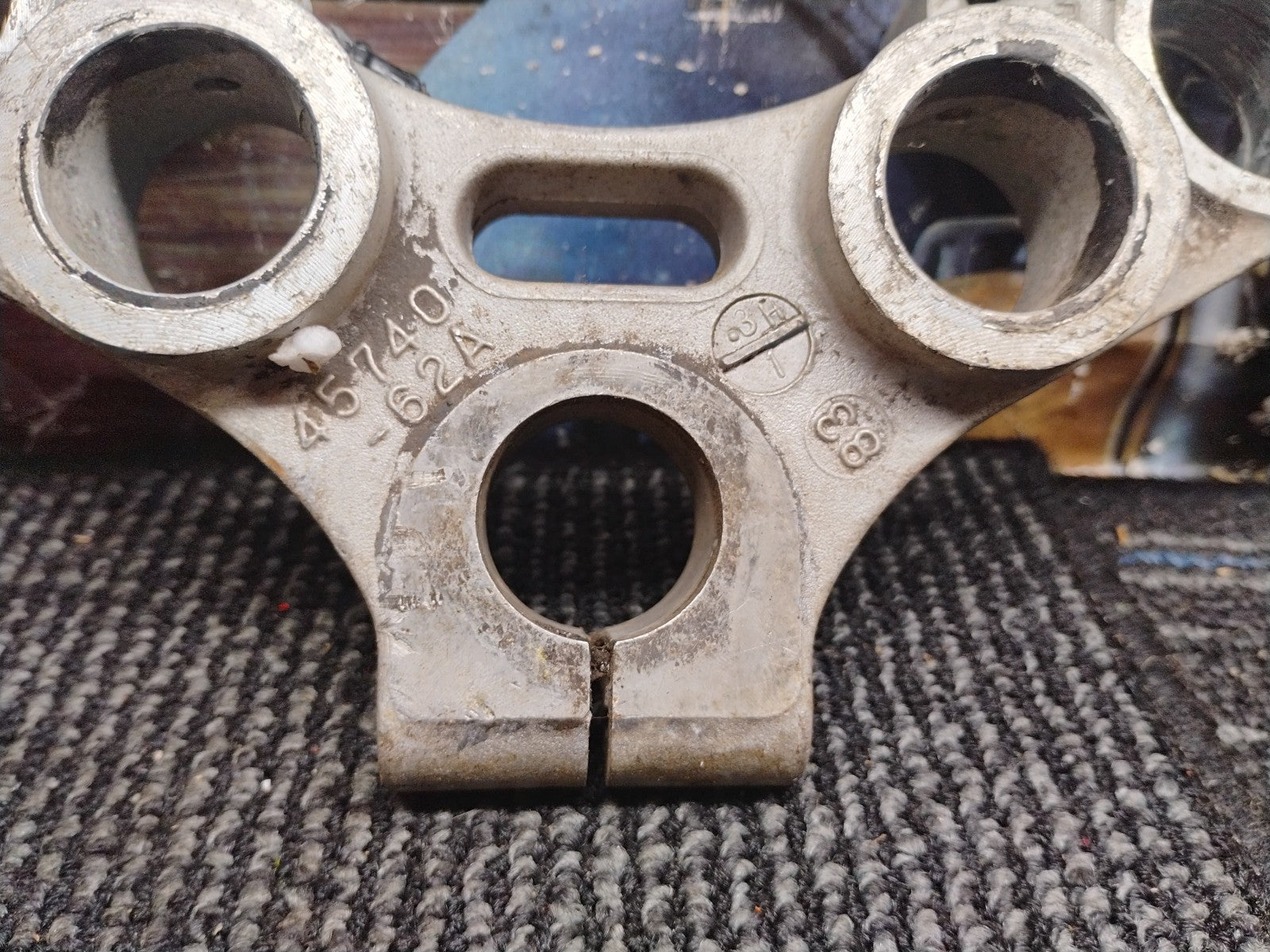 N.O.S.HARLEY DAVIDSON TOP TRIPLE TREE CLAMP 45738-73 FXR XL DYNA CAST# 45740-62A
