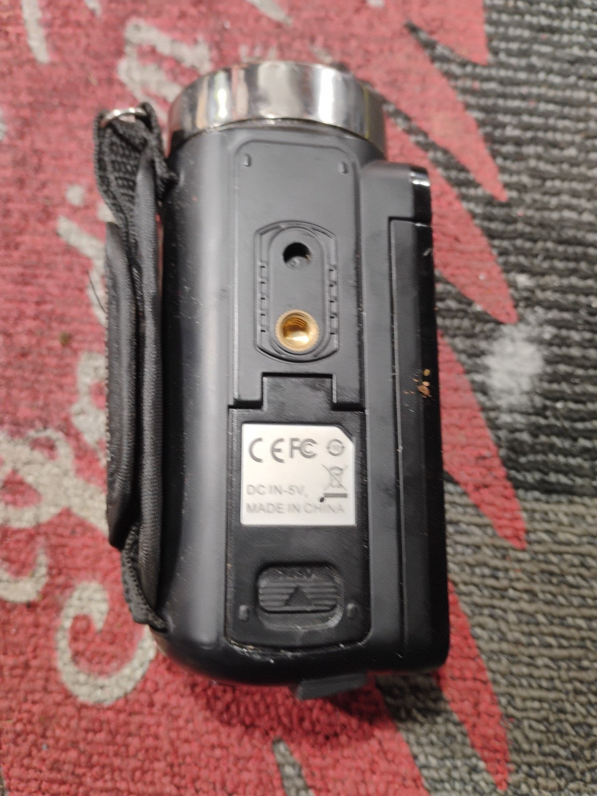 Digital Video Camera 2.7k HD 42.0 Mega Pixels 18x Digital Zoom