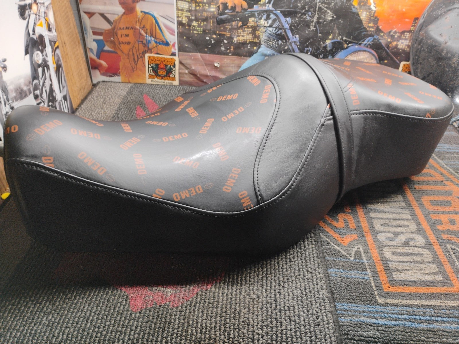 DEALER DEMO HARLEY '07-09 XL SPORTSTER REDUCED REACH SEAT