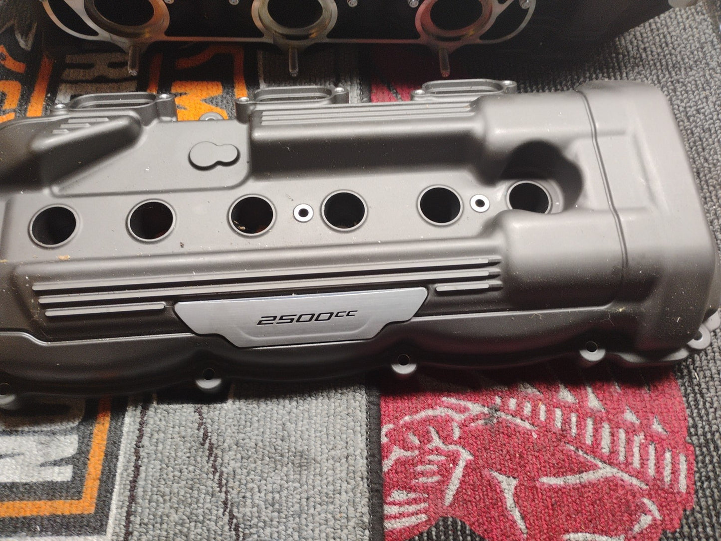 21 Triumph Rocket III 3 GT 2500 engine head valve cover cam rocker cover