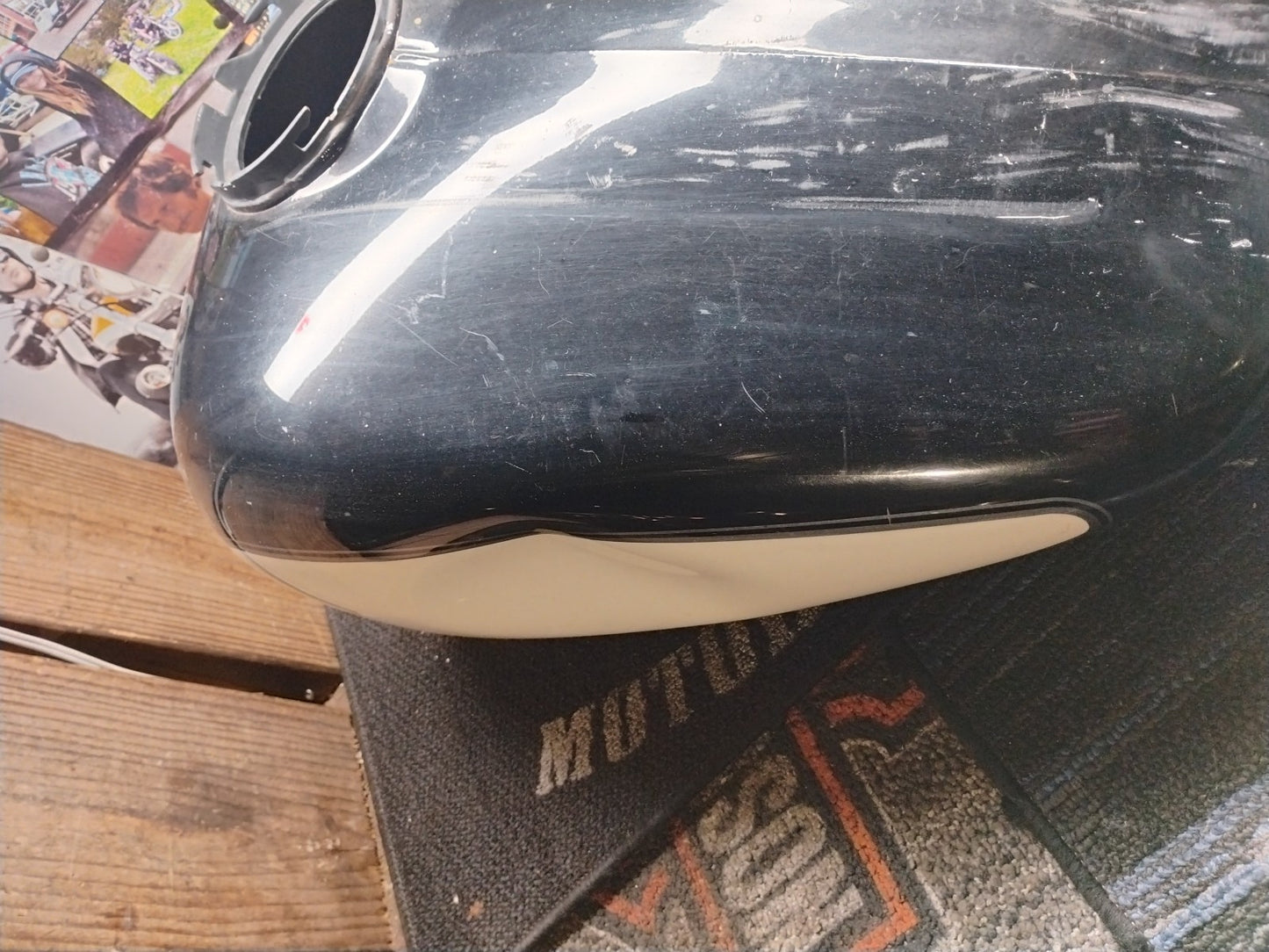 OEM Harley-Davidson Touring 6 Gallon Fuel Gas Tank Black Cream Two Tone