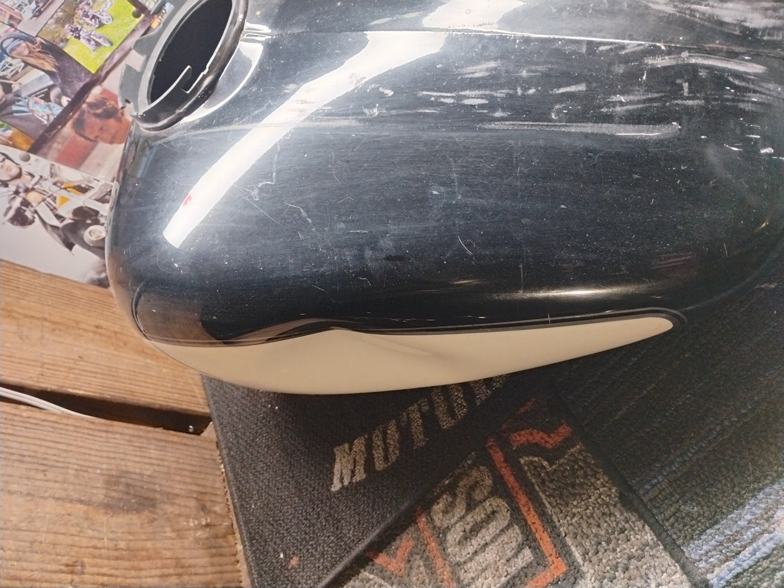 OEM Harley-Davidson Touring 6 Gallon Fuel Gas Tank Black Cream Two Tone
