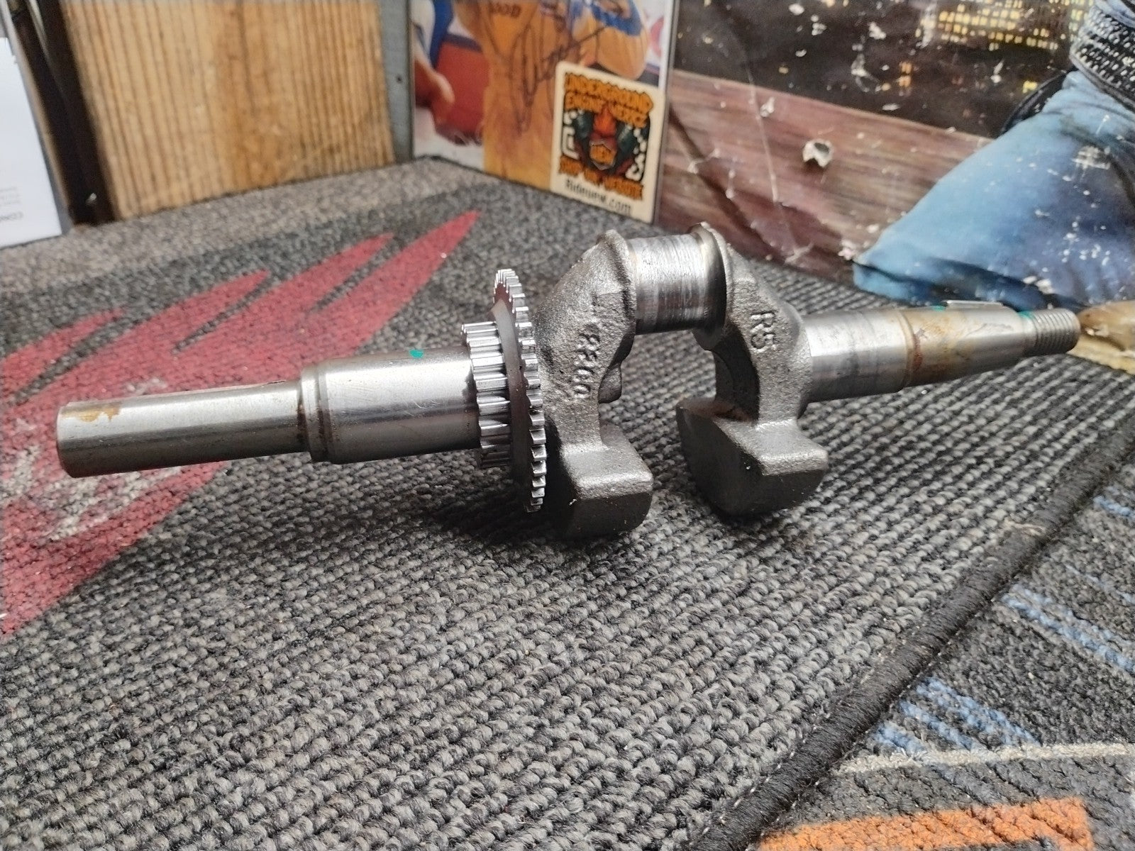 briggs & Stratton crankshaft #355 / R5 / 66