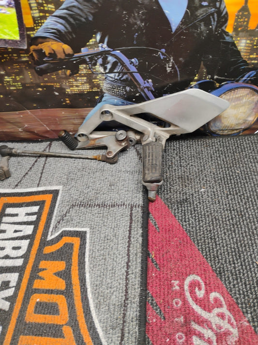 1991 Honda CBR600 F2 CBR 600 600F2 CBR600F Foot Peg Pedal Mount Left Shifter I12