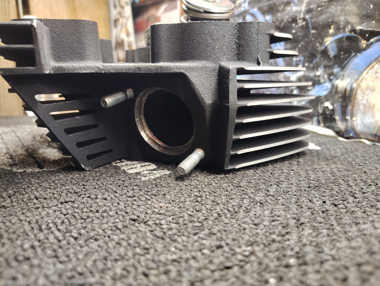 2004 Harley Davidson Road King FLHRSI Front & Rear  Cylinder Head Assembly