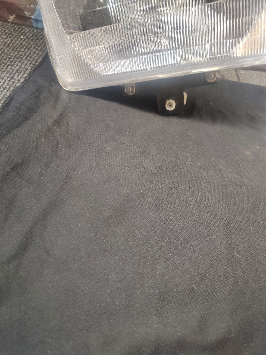 1992-1997 ford aerostar right passenger halogen headlamp headlight OEM