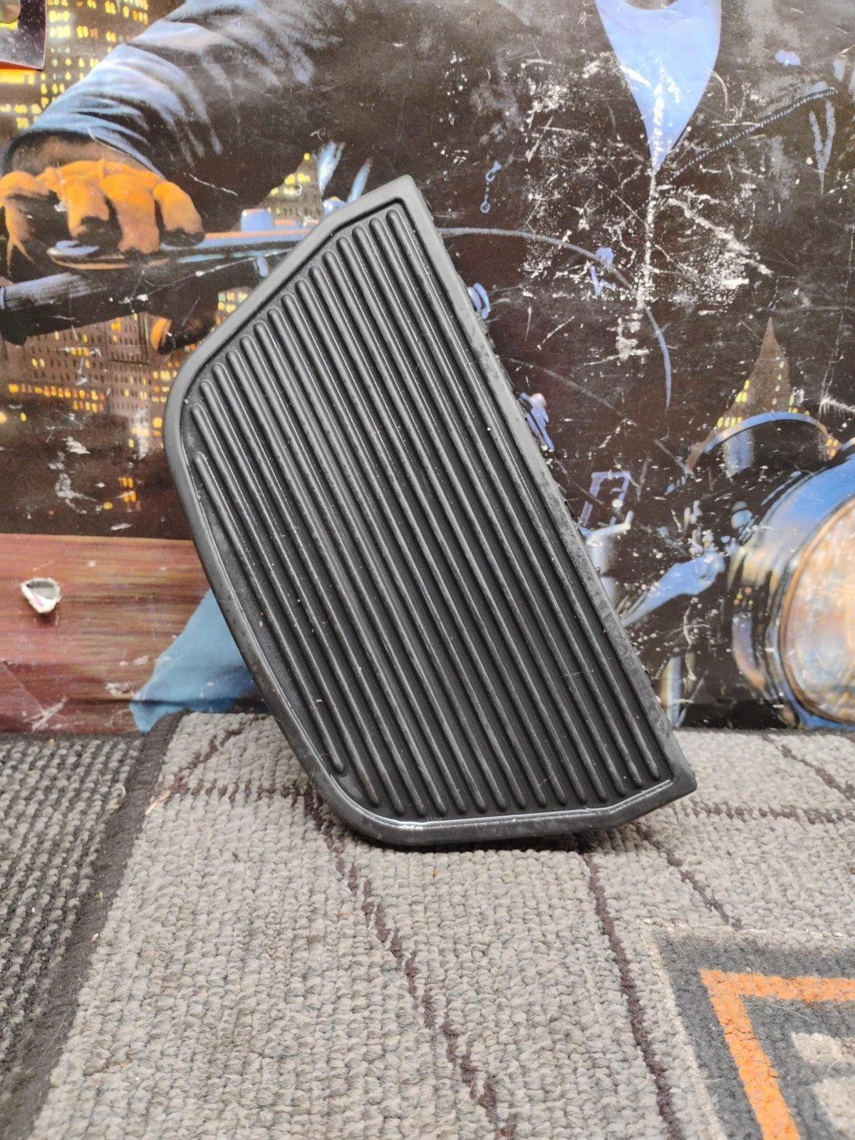 50606-06 HARLEY-DAVIDSON 2006-LATER TOURING LEFT PASSENGER FLOORBOARD PAD OEM 