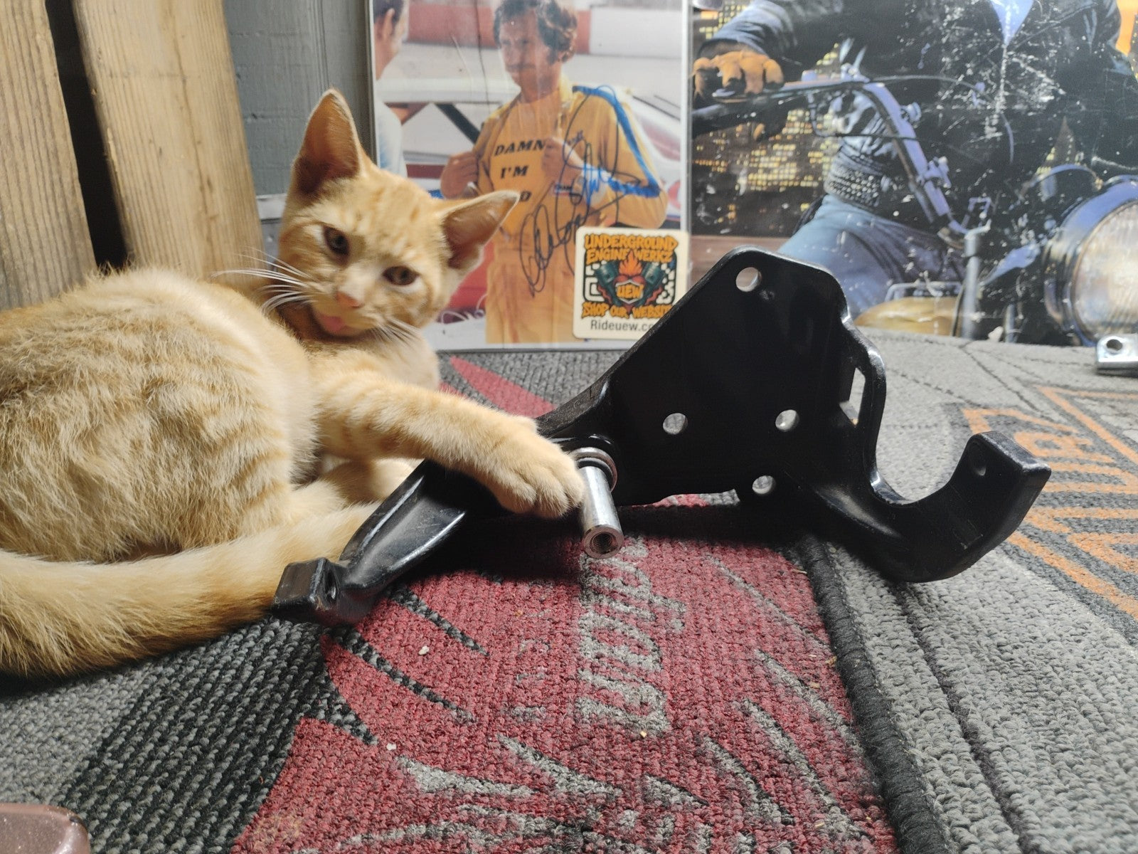 1453 00 HARLEY-DAVIDSON SOFTAIL HERITAGE RIGHT FOOT REST FOOTBOARD BRACKET