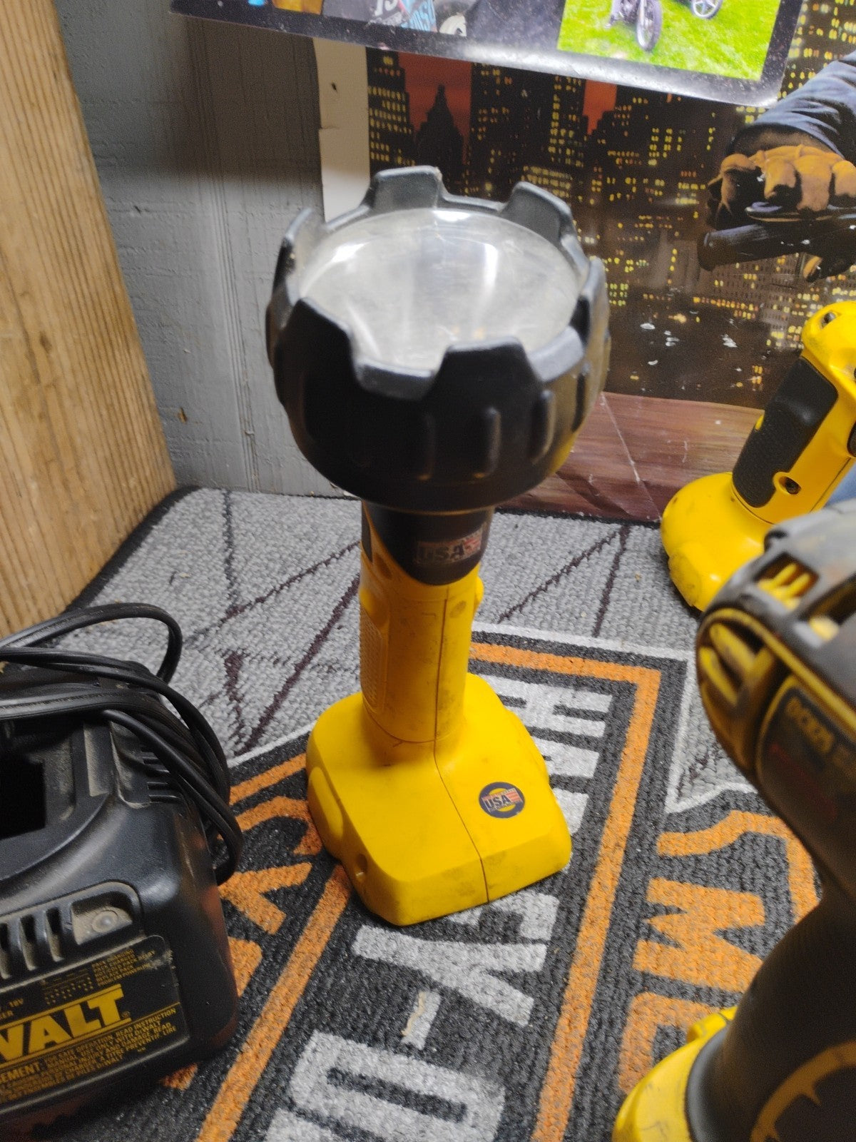 DEWALT 18V POWER TOOLS LOT OF 4 +CHARGER NO BATTERY