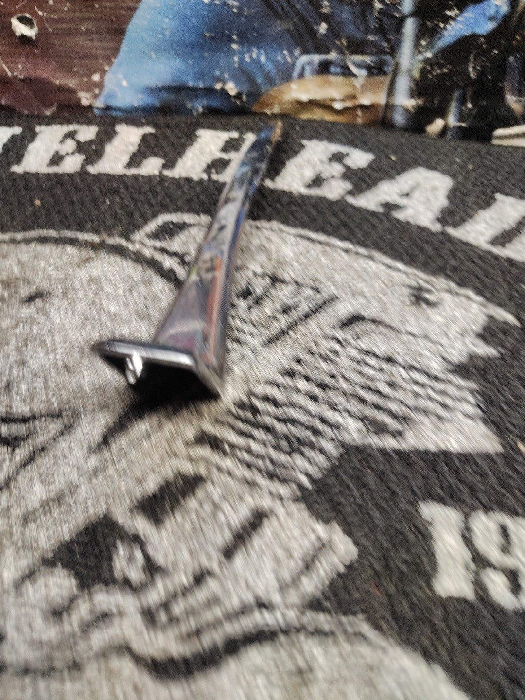 HARLEY ROAD KING FLHR HEADLIGHT NACELLE TRIM SPEAR OEM 67868-94