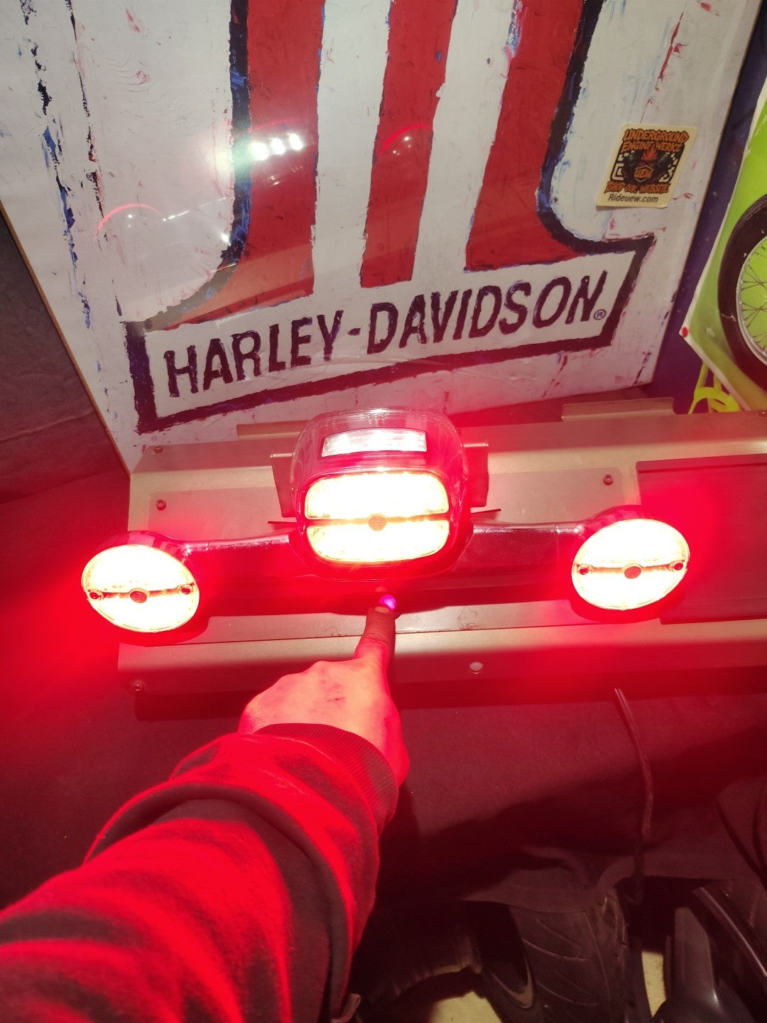 genuine Harley-Davidson dealer LED tail and turn signal light display unit.