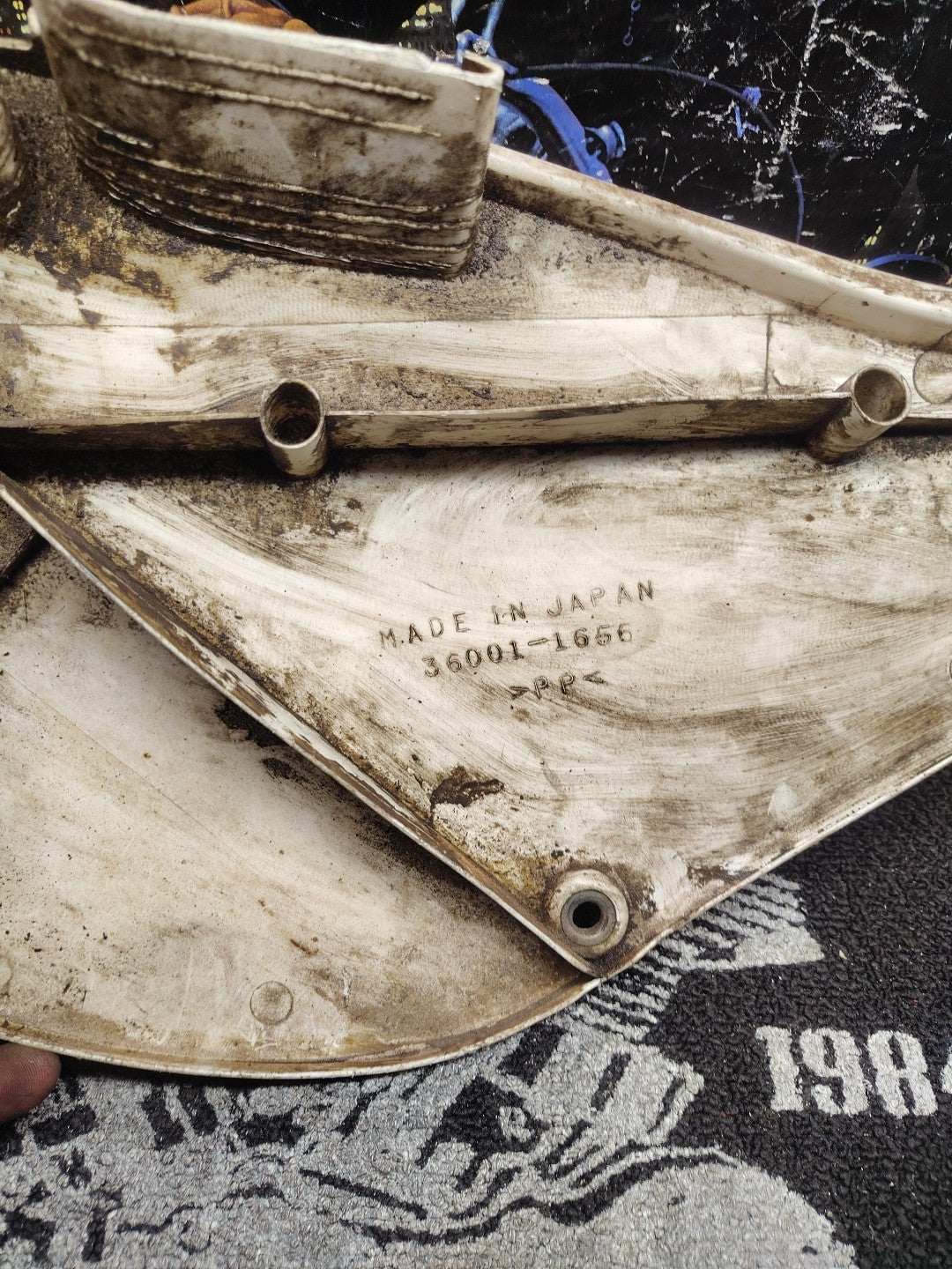 KAWASAKI KX125 2000-2002 LEFT SIDE COVER PANEL OEM 36001-1656