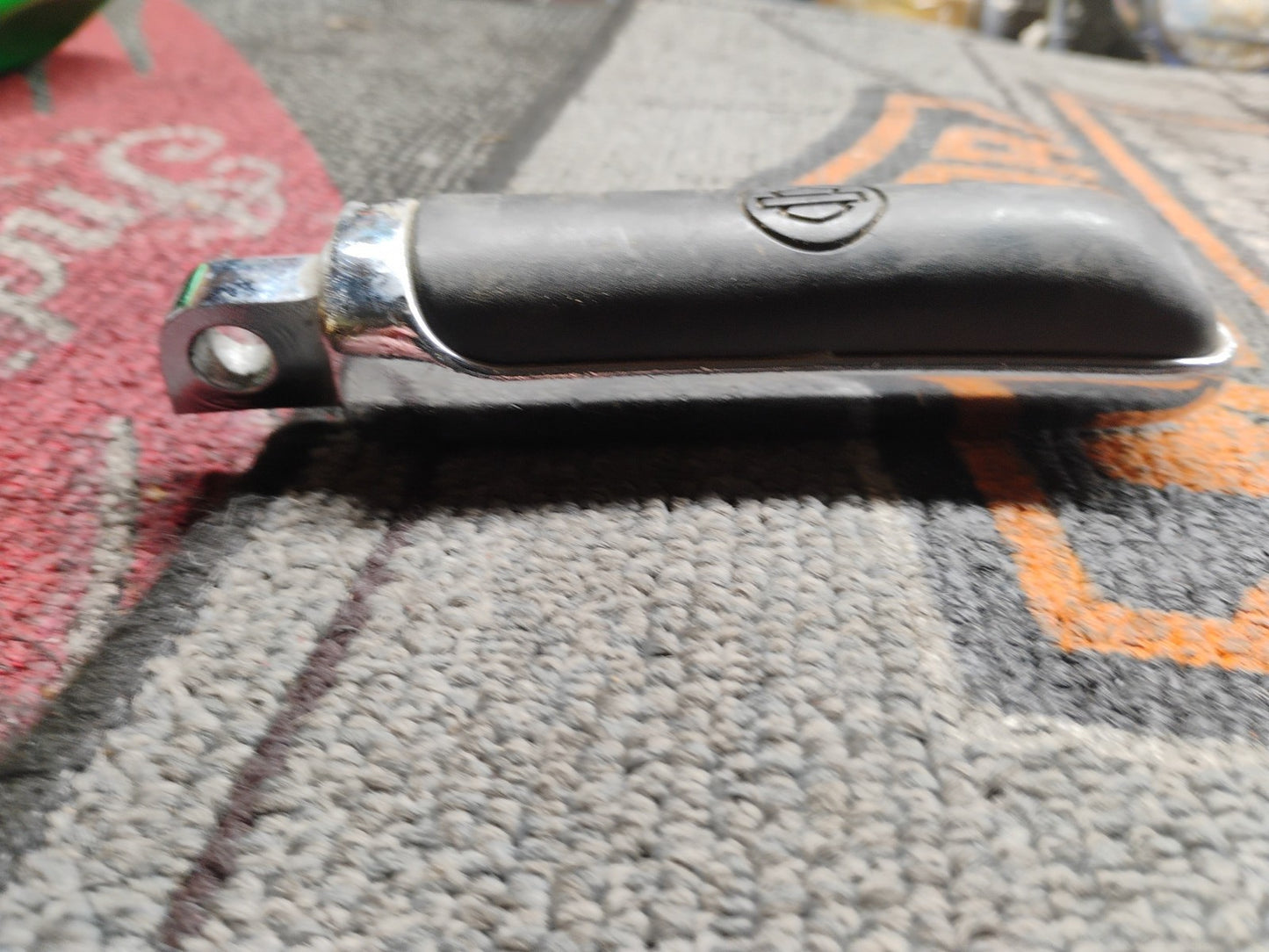 HARLEY DAVIDSON OEM CHROME & RUBBER FOOTPEG LEFT