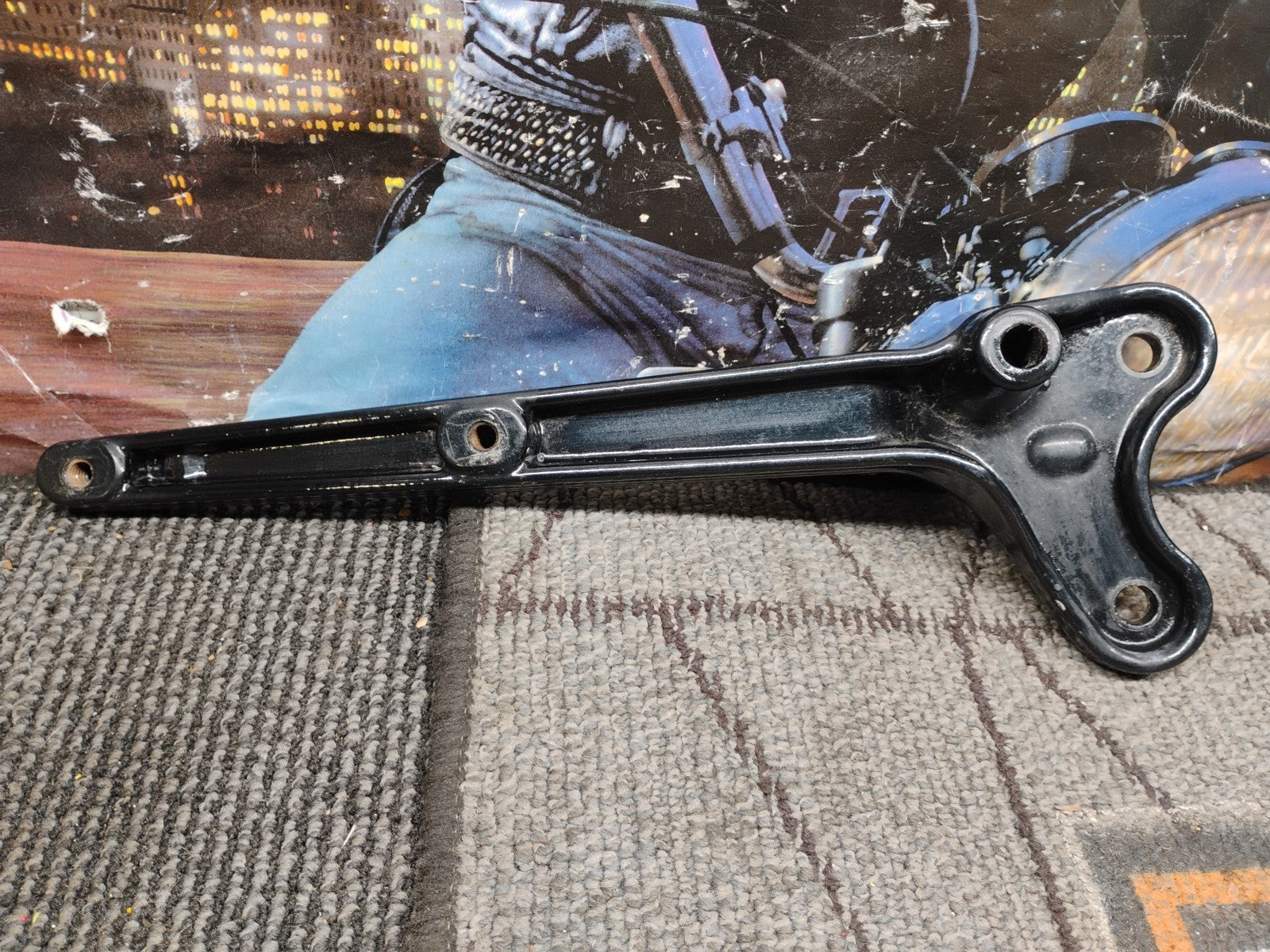 Genuine Harley Davidson OEM 65436-00 Exhaust Muffler Mount Bracket Black Softail