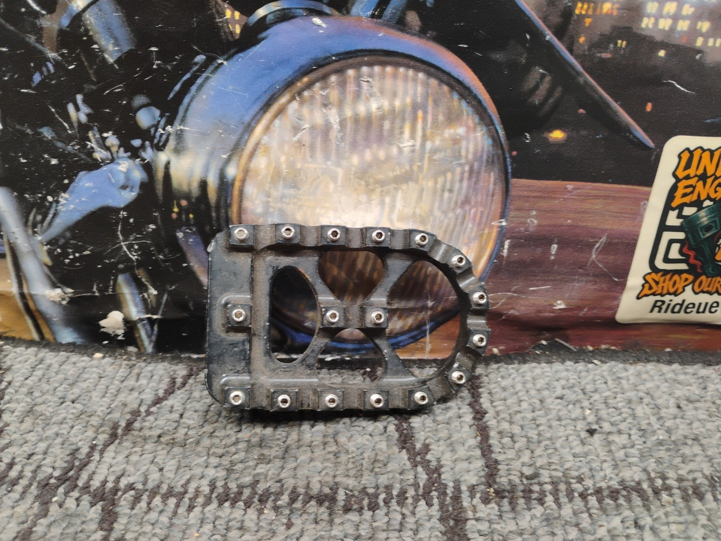 Wide Fat Foot Peg For Harley Dyna Sportster XL Bobber MX Style Black Iron 883