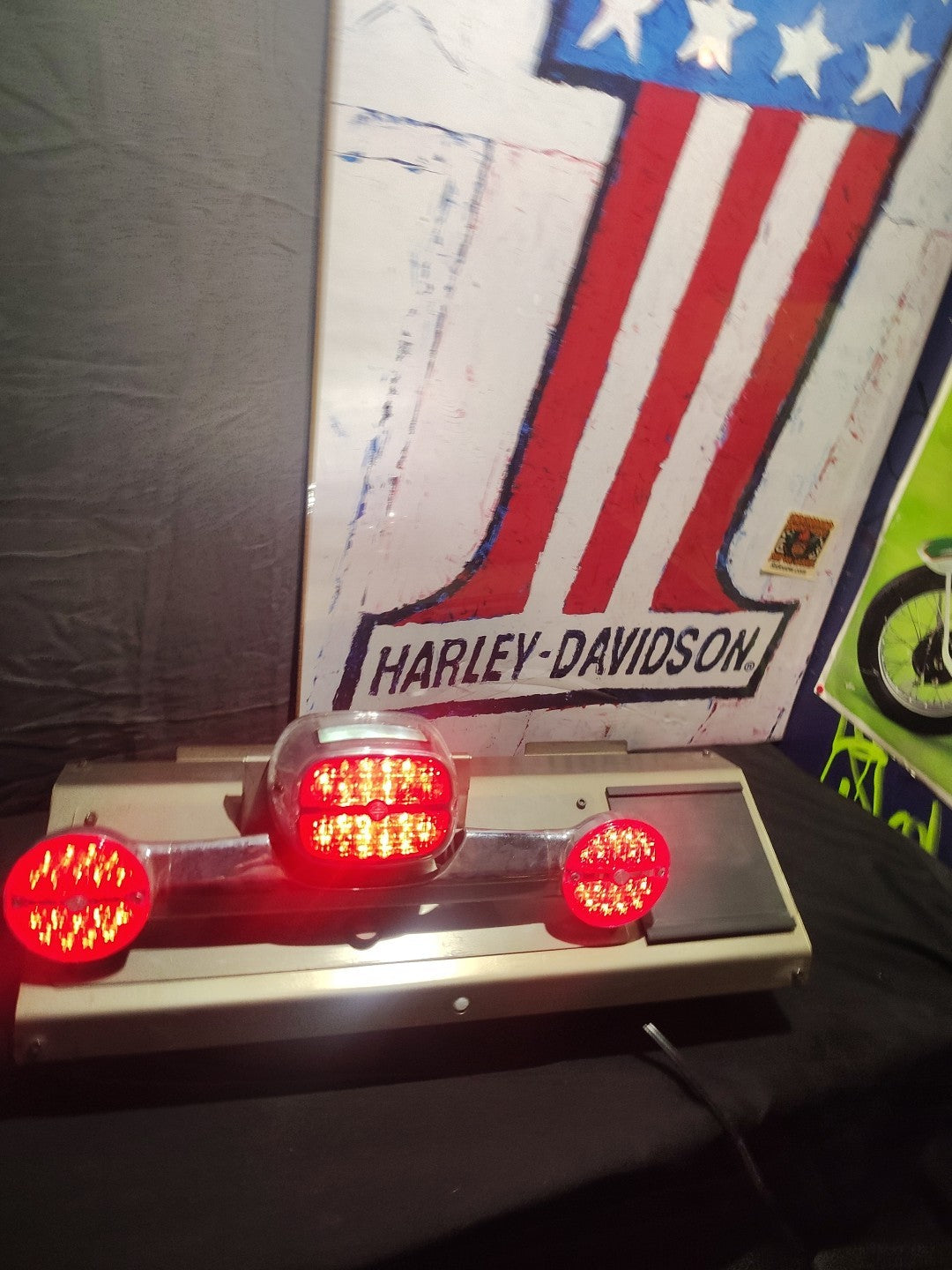 genuine Harley-Davidson dealer LED tail and turn signal light display unit.