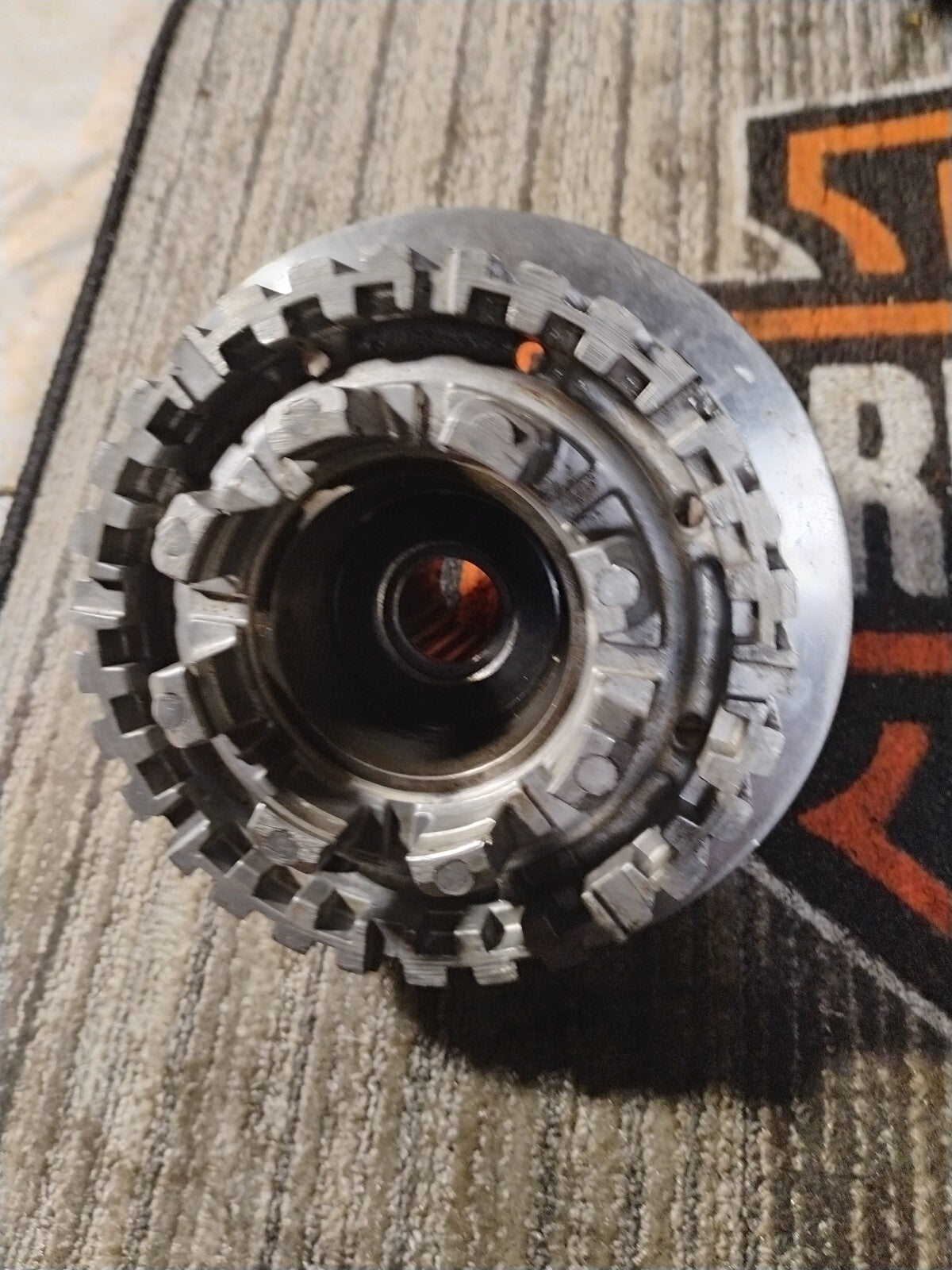 Clutch Hub Harley Davidson 37550-90A 1995 HD DYNA FXDS Oem