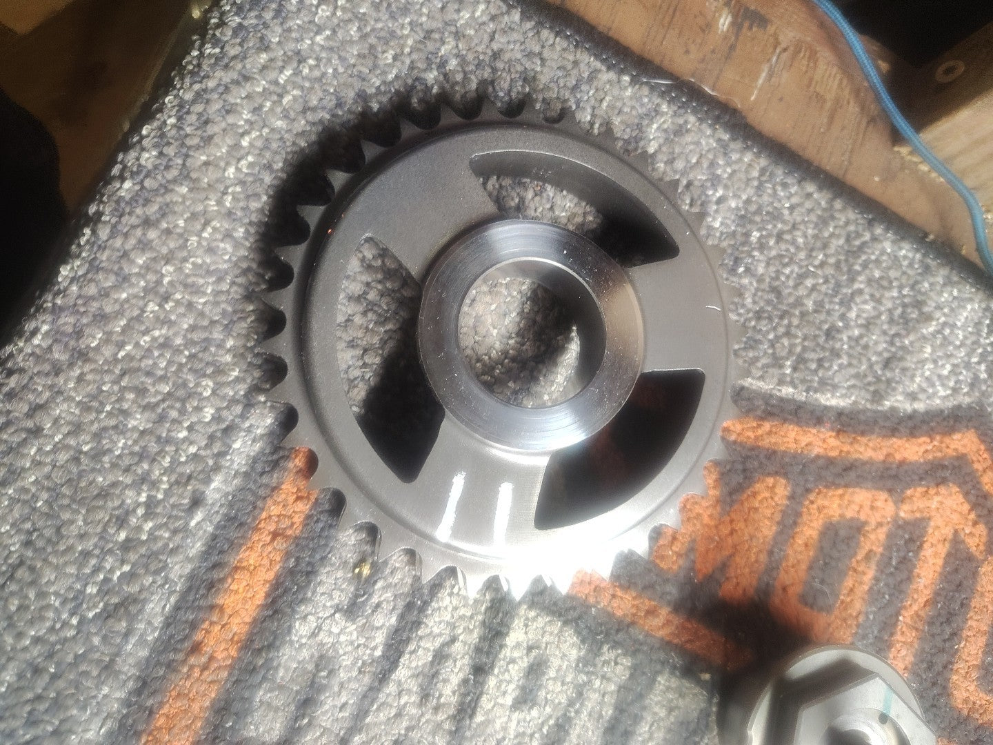 COMPENSATOR  SPROCKET 40100067 WITH BOLT