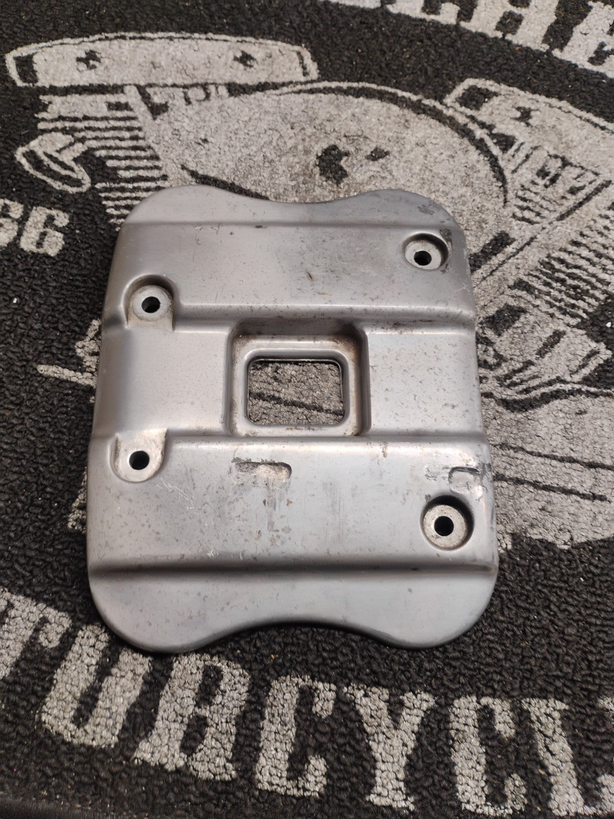 Harley-Davidson OEM 95-03 XL Polished Rocker Cover 17501-86B Cast #17581-95