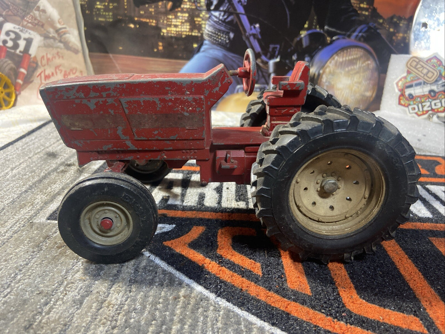 8" VINTAGE DIE-CAST Red Ertl  415 TOY FARM TRACTOR MADE IN USA