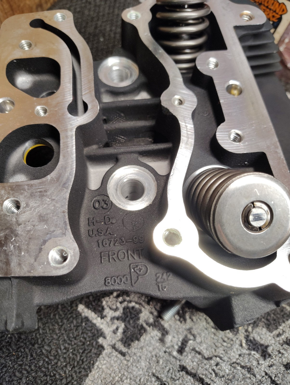 2004 Harley Davidson Road King FLHRSI Front & Rear  Cylinder Head Assembly