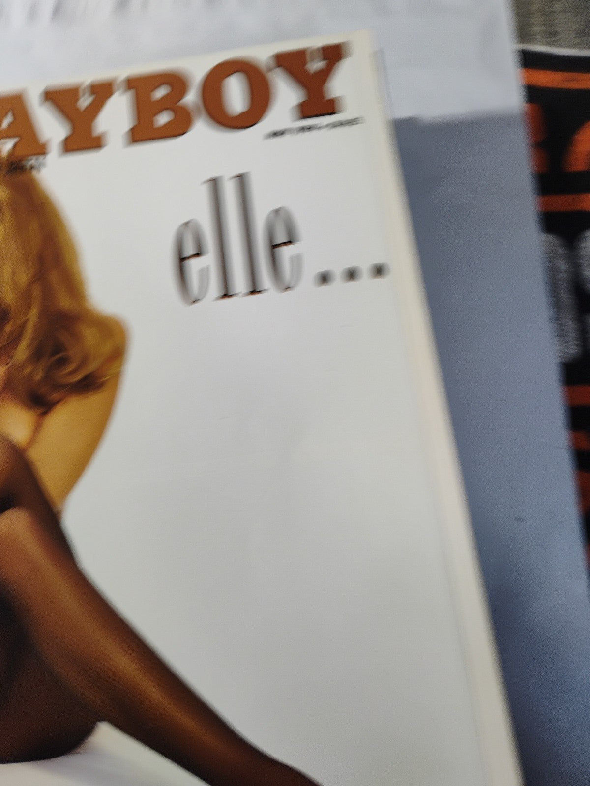 May 1994 Playboy Magazine - Elle MacPherson Playmate Feature 