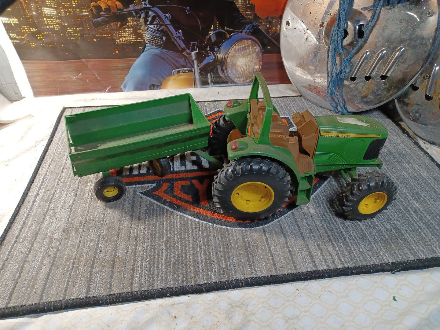 JOHN DEERE TRACTOR & GRAIN TRAILER USED ERTL PLASTIC W/RUBBER TIRES 7” LONG TRAC