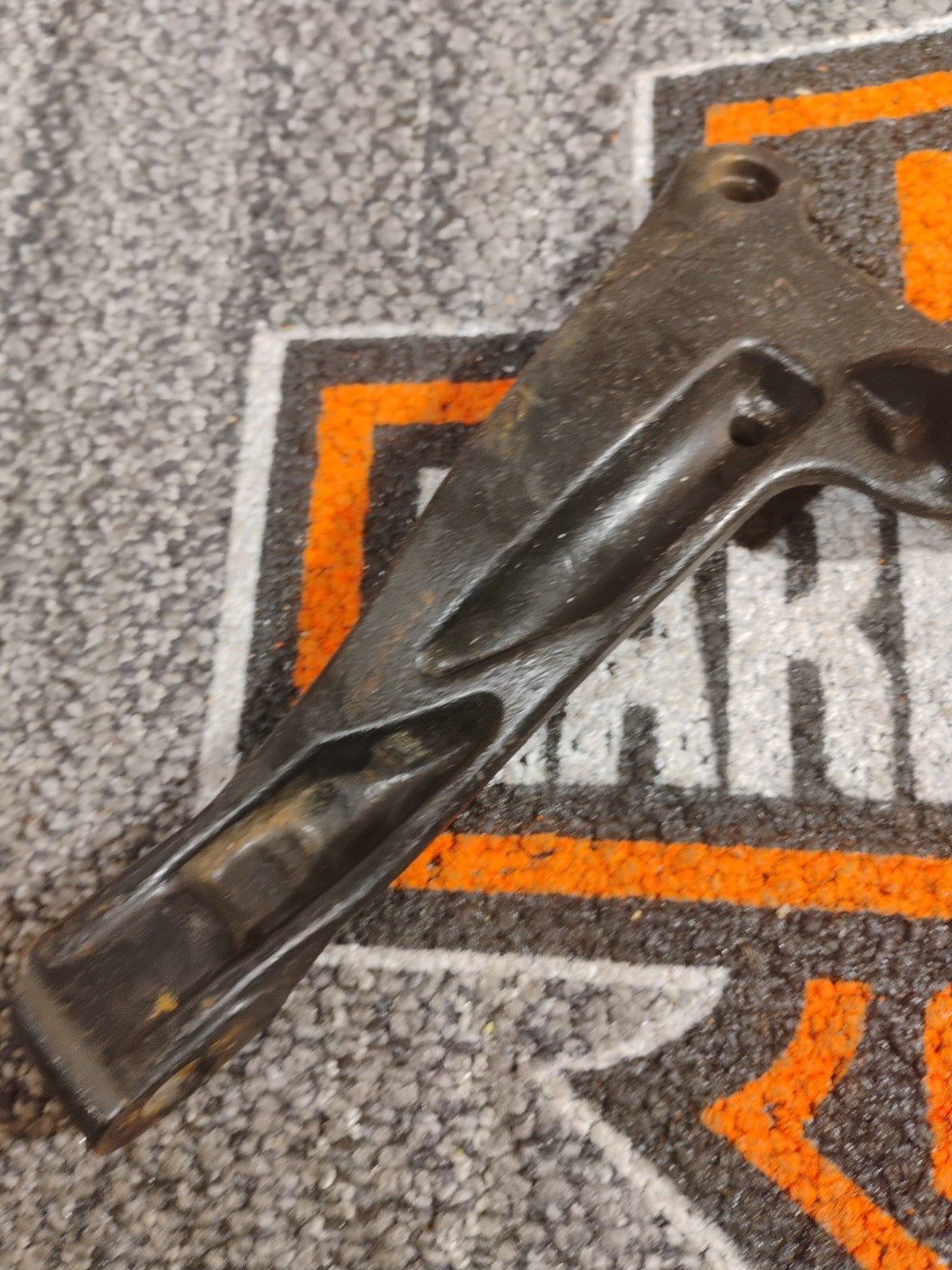 Harley Dyna Super Wide Glide Low Rider Black Rear Exhaust Mount Bracket 65695-06