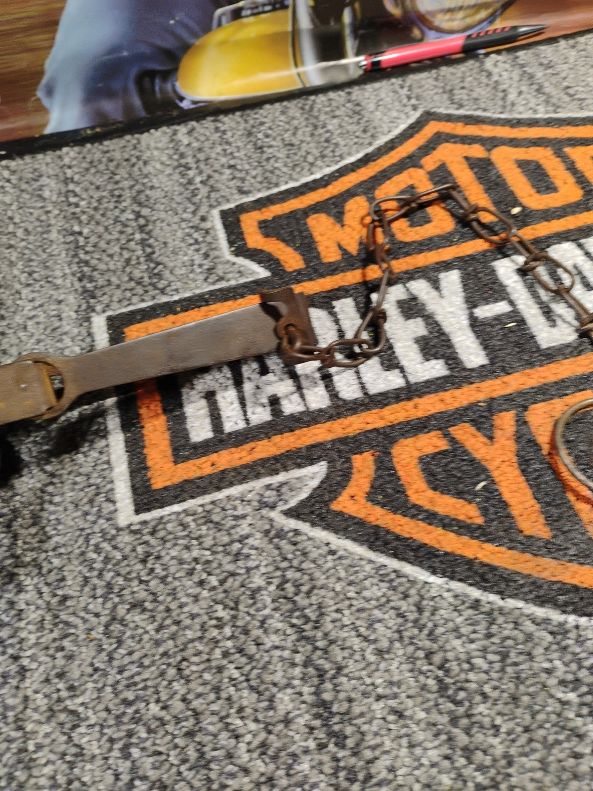 VINTAGE TRAPPERS  EARLY 1900S ONEIDA VICTOR Small  METAL ANIMAL  TRAP Display...