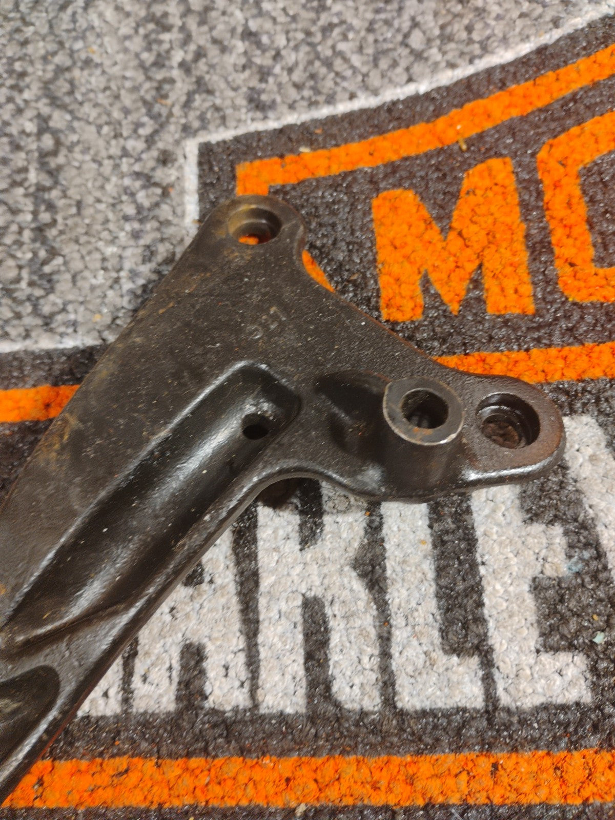 Harley Dyna Super Wide Glide Low Rider Black Rear Exhaust Mount Bracket 65695-06