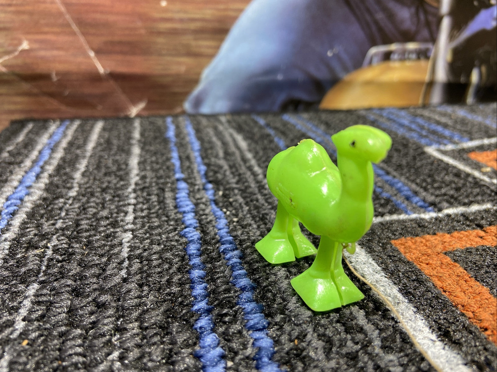 Vintage Space-Walking CAMEL Plastic Kids mini TOY Cracker Jack Gumball Prize