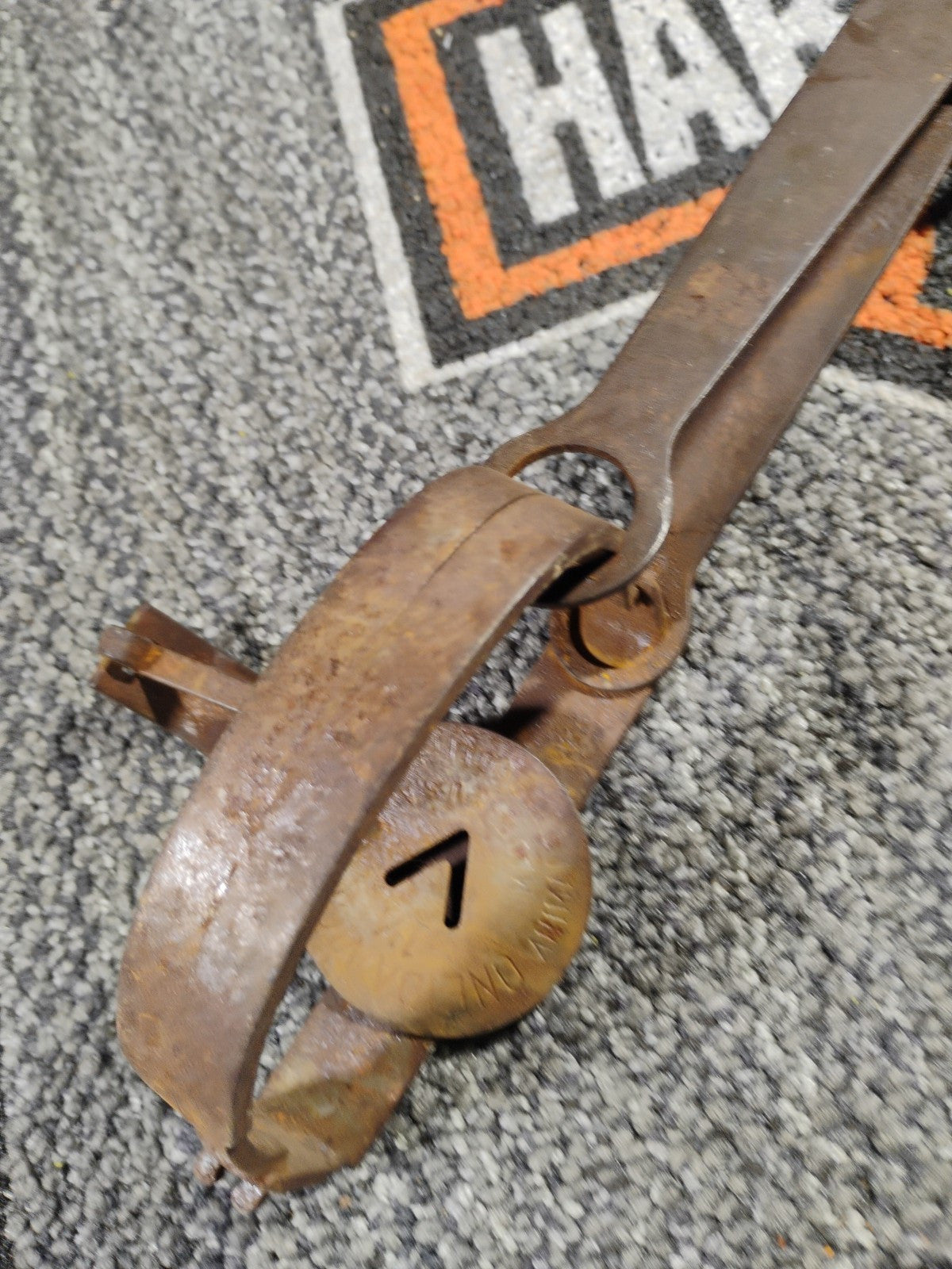 VINTAGE TRAPPERS  EARLY 1900S ONEIDA VICTOR Small  METAL ANIMAL  TRAP Display...