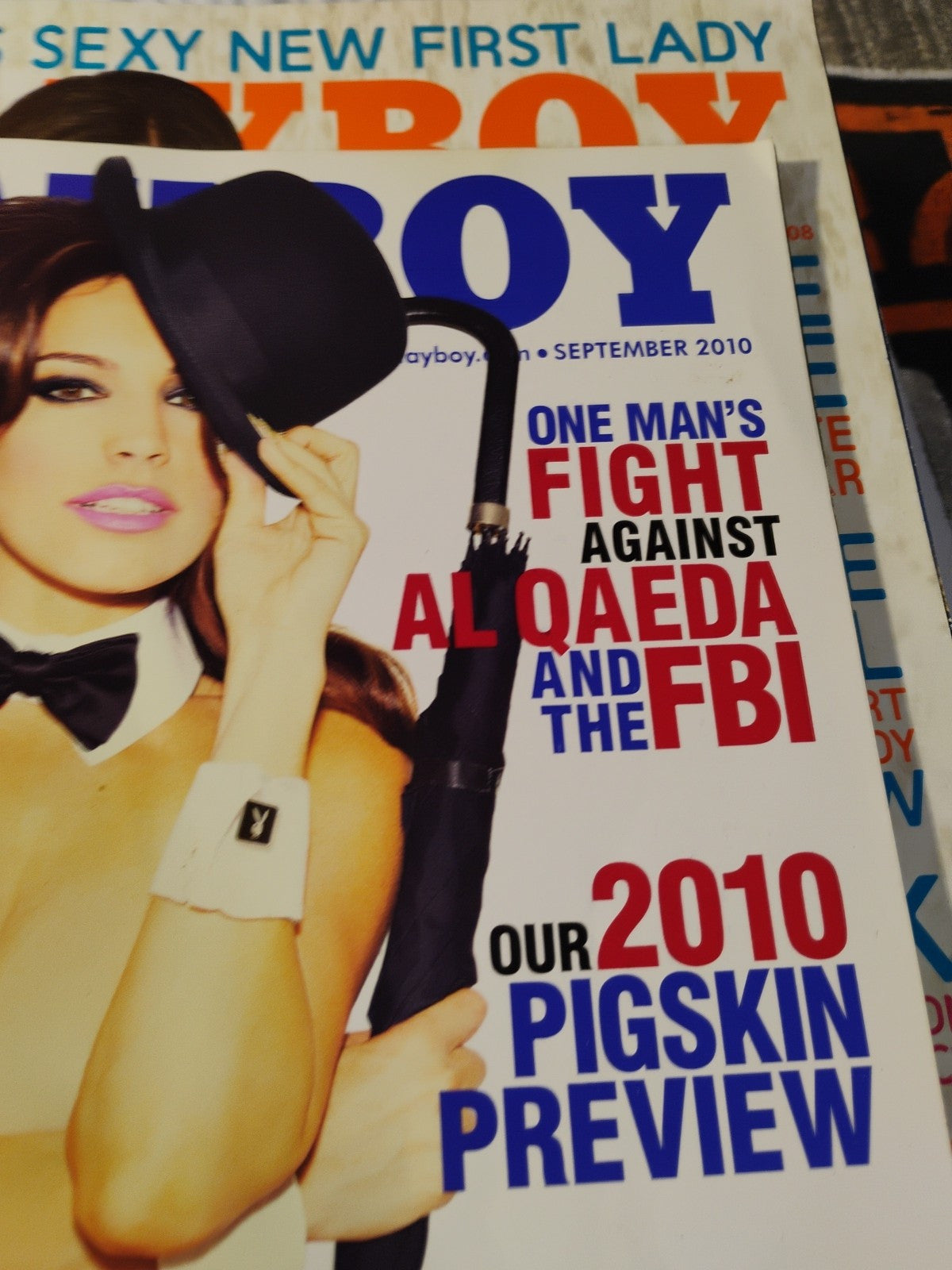 September 2010 Playboy Magazine - Playmate Olivia Paige, Kelly Brook Feature 