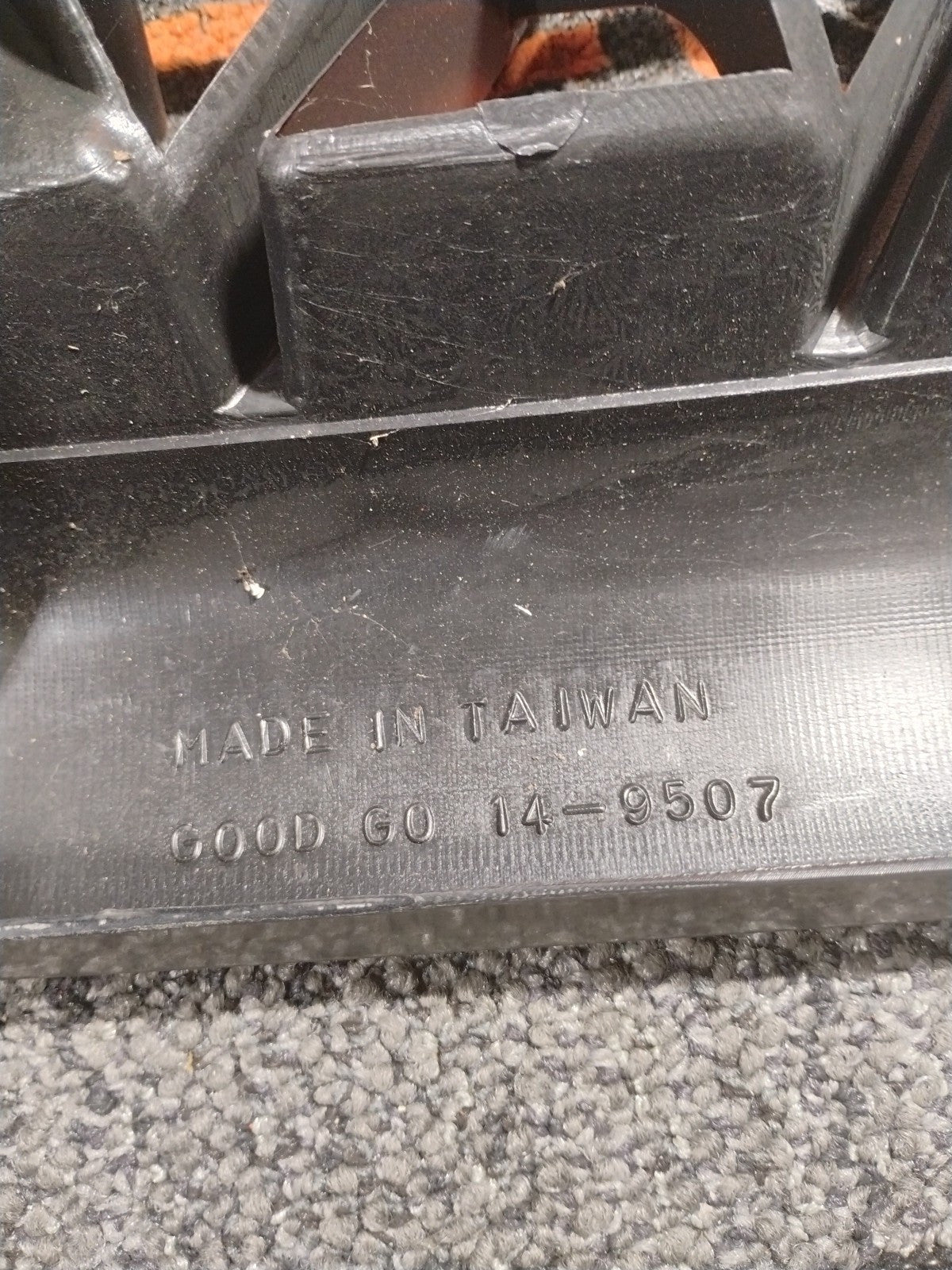 fits 2000-2001 MONTERO SPORT Front Bumper Grille Black NEW