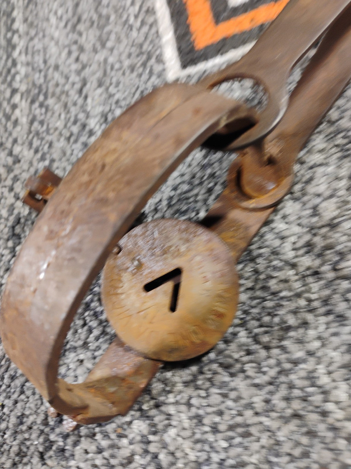 VINTAGE TRAPPERS  EARLY 1900S ONEIDA VICTOR Small  METAL ANIMAL  TRAP Display...