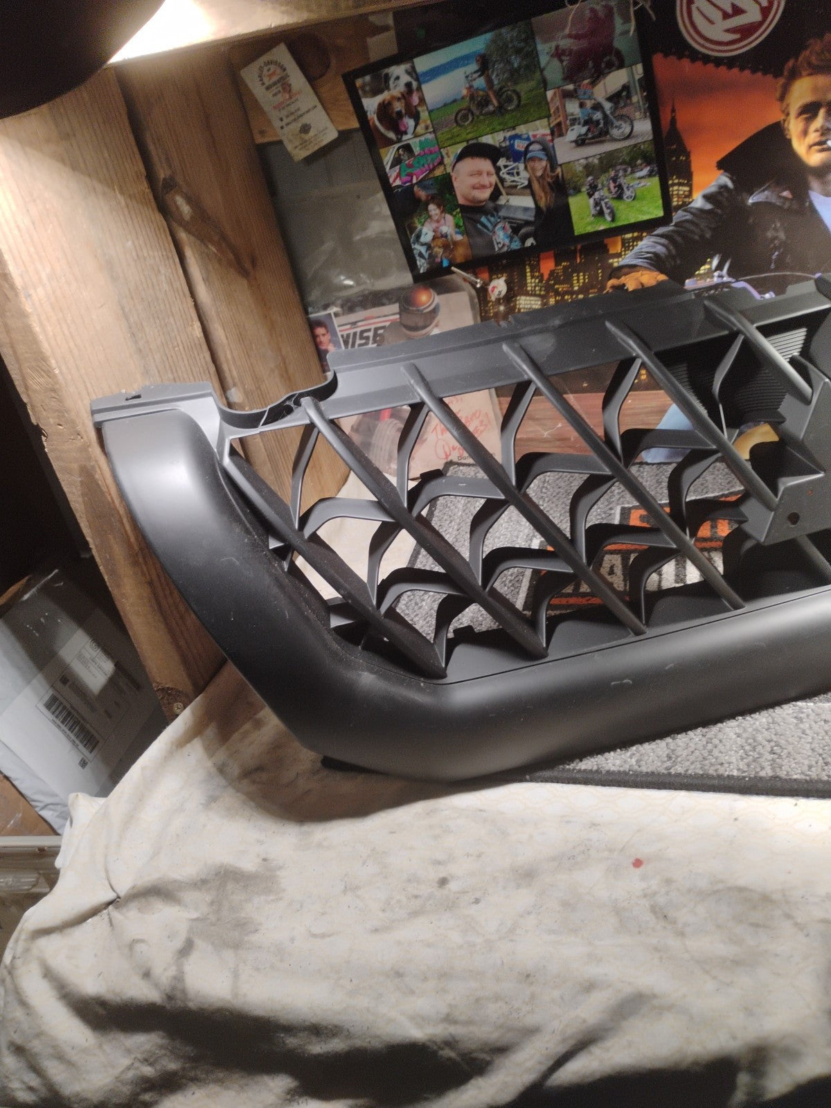 fits 2000-2001 MONTERO SPORT Front Bumper Grille Black NEW