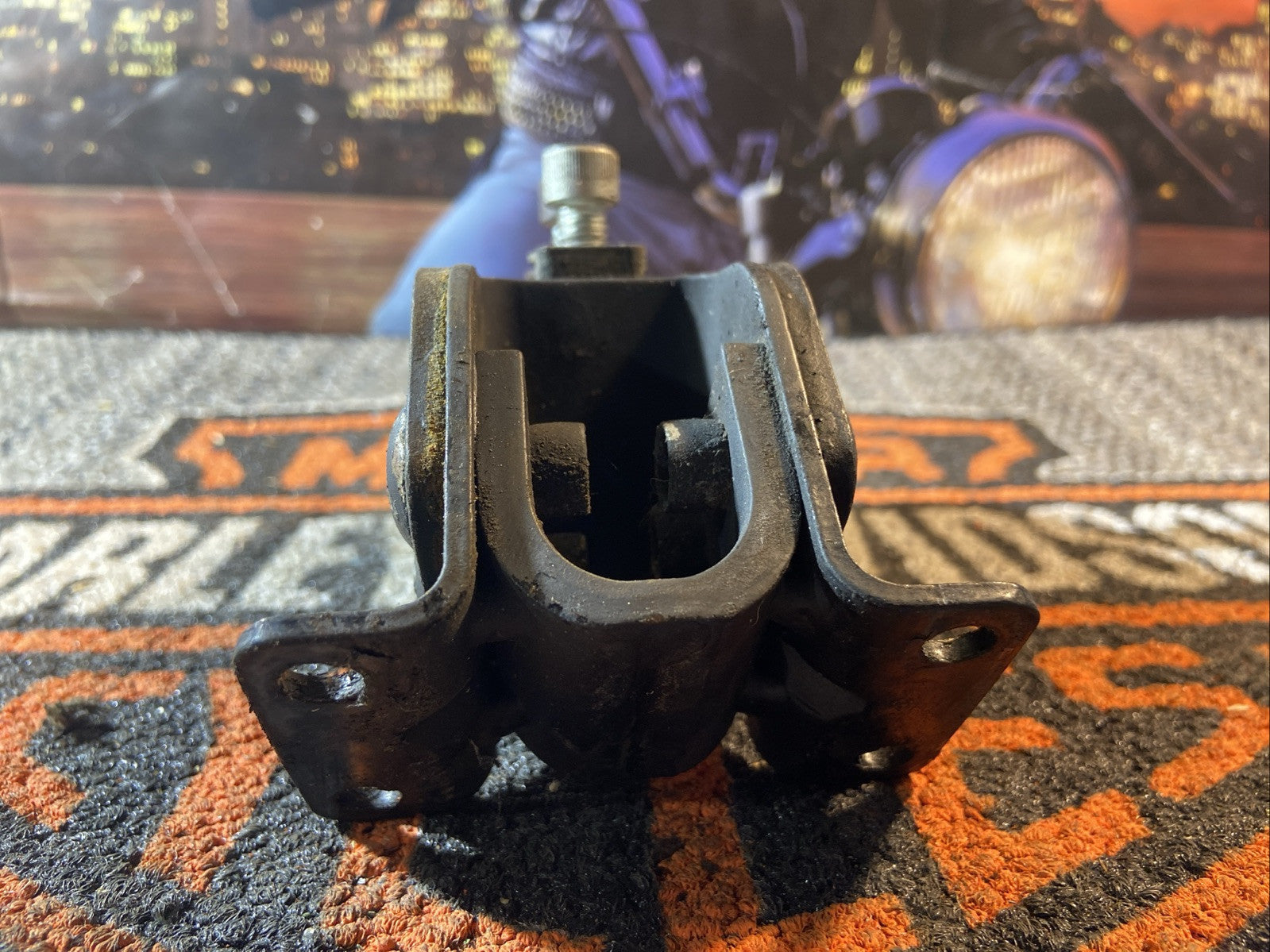 2009 BUELL BLAST 500 REAR ENGINE MOUNT MOTOR MOUNT BRACKET STOCK OEM