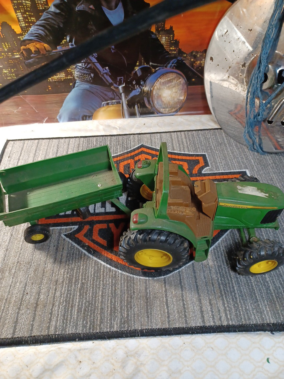 JOHN DEERE TRACTOR & GRAIN TRAILER USED ERTL PLASTIC W/RUBBER TIRES 7” LONG TRAC
