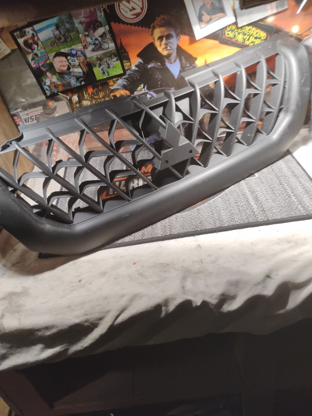 fits 2000-2001 MONTERO SPORT Front Bumper Grille Black NEW