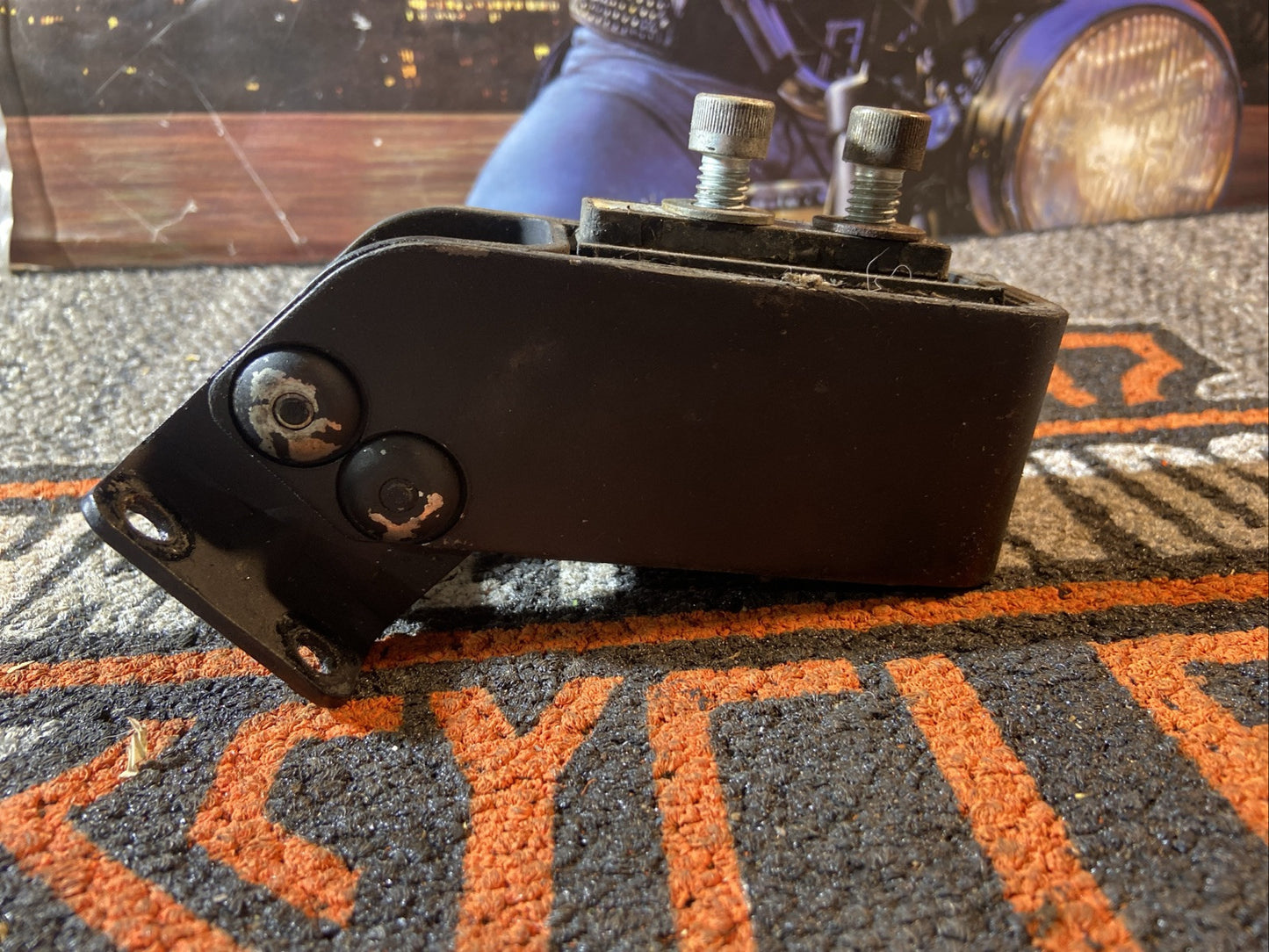 2009 BUELL BLAST 500 REAR ENGINE MOUNT MOTOR MOUNT BRACKET STOCK OEM