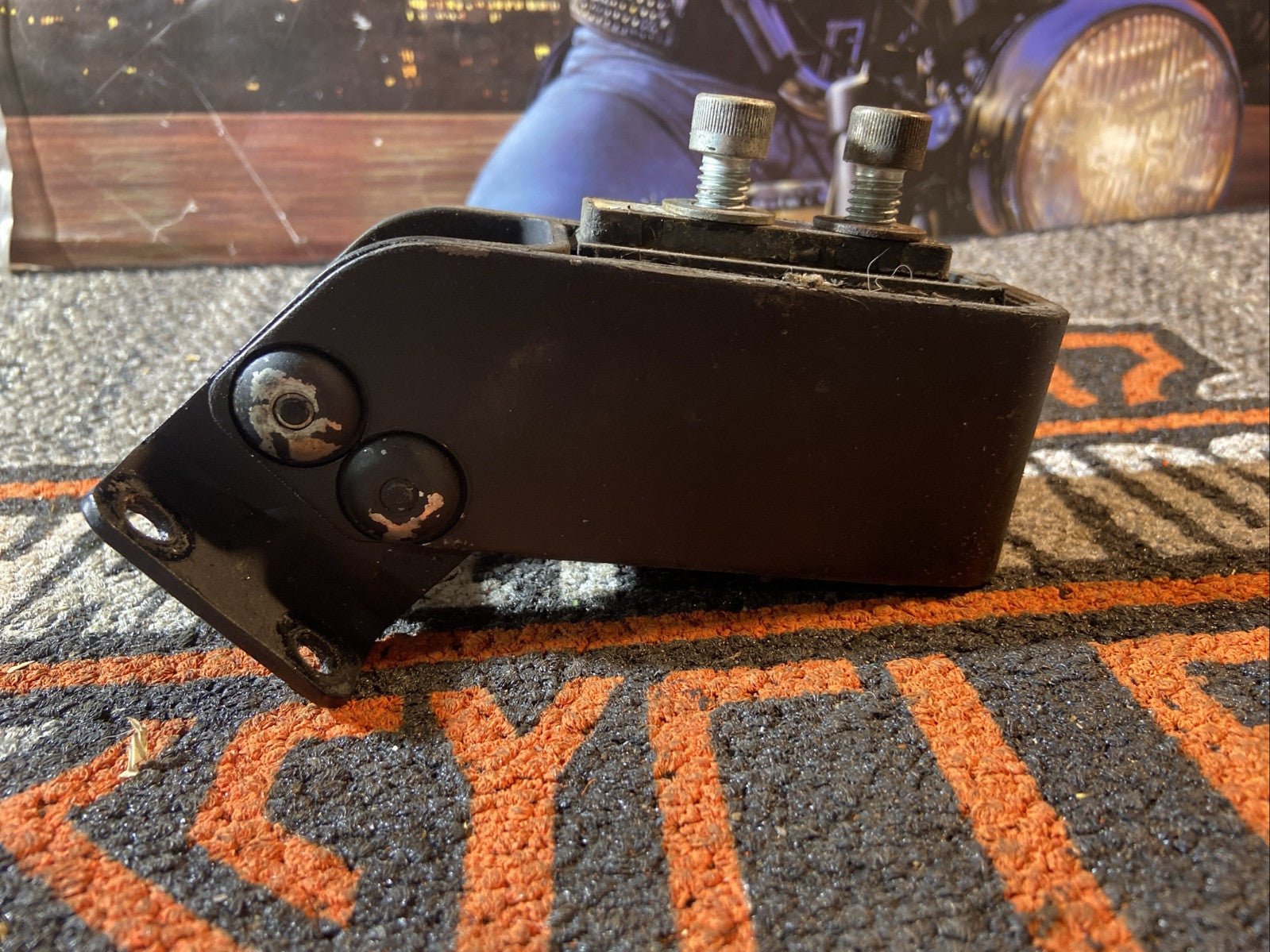 2009 BUELL BLAST 500 REAR ENGINE MOUNT MOTOR MOUNT BRACKET STOCK OEM