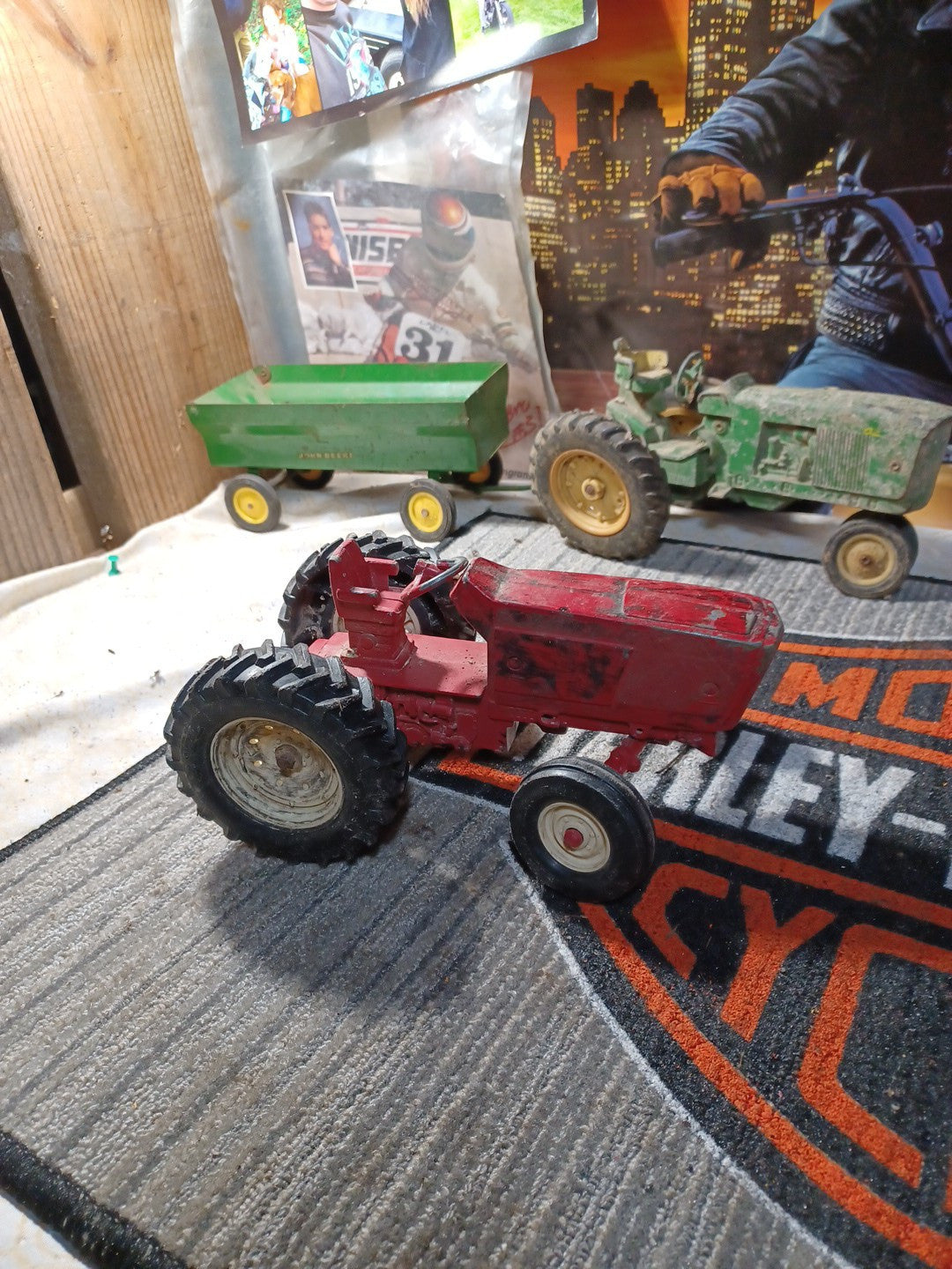 VINTAGE ERTL 2706 International Red Die Cast Tractor STK #415  Toy Farm Machine